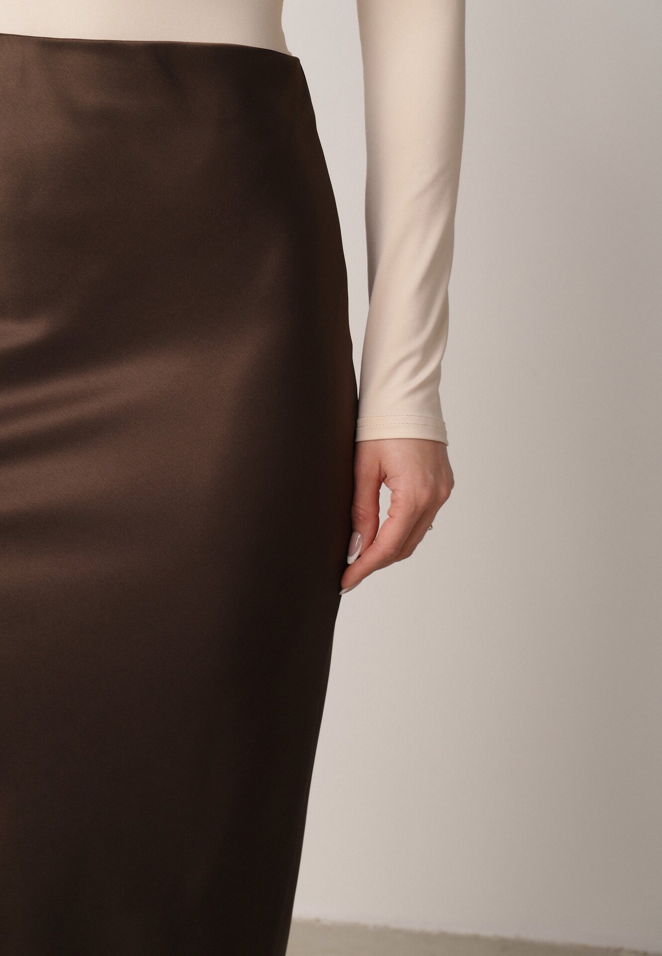 Brązowa Satynowa Spódnica Maxi Shapas