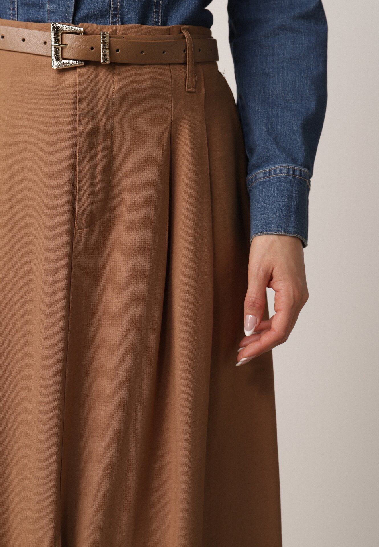 Brązowa Wiskozowa Spódnica o Rozkloszowanym Kroju z Rozcięciem i Paskiem Jaelia