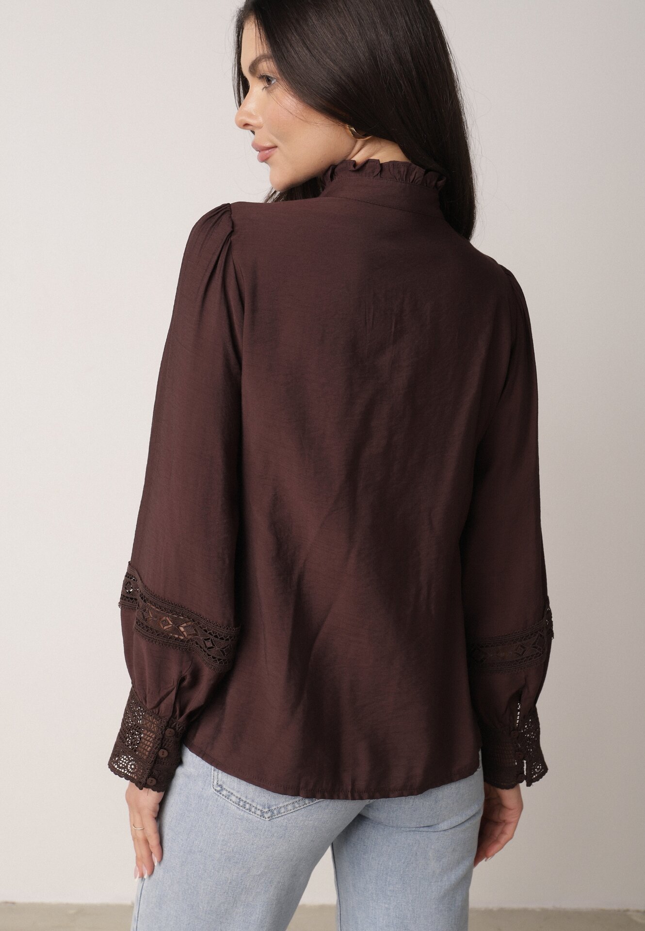 Brązowa Koszula ze Stójką i Koronką Argochis