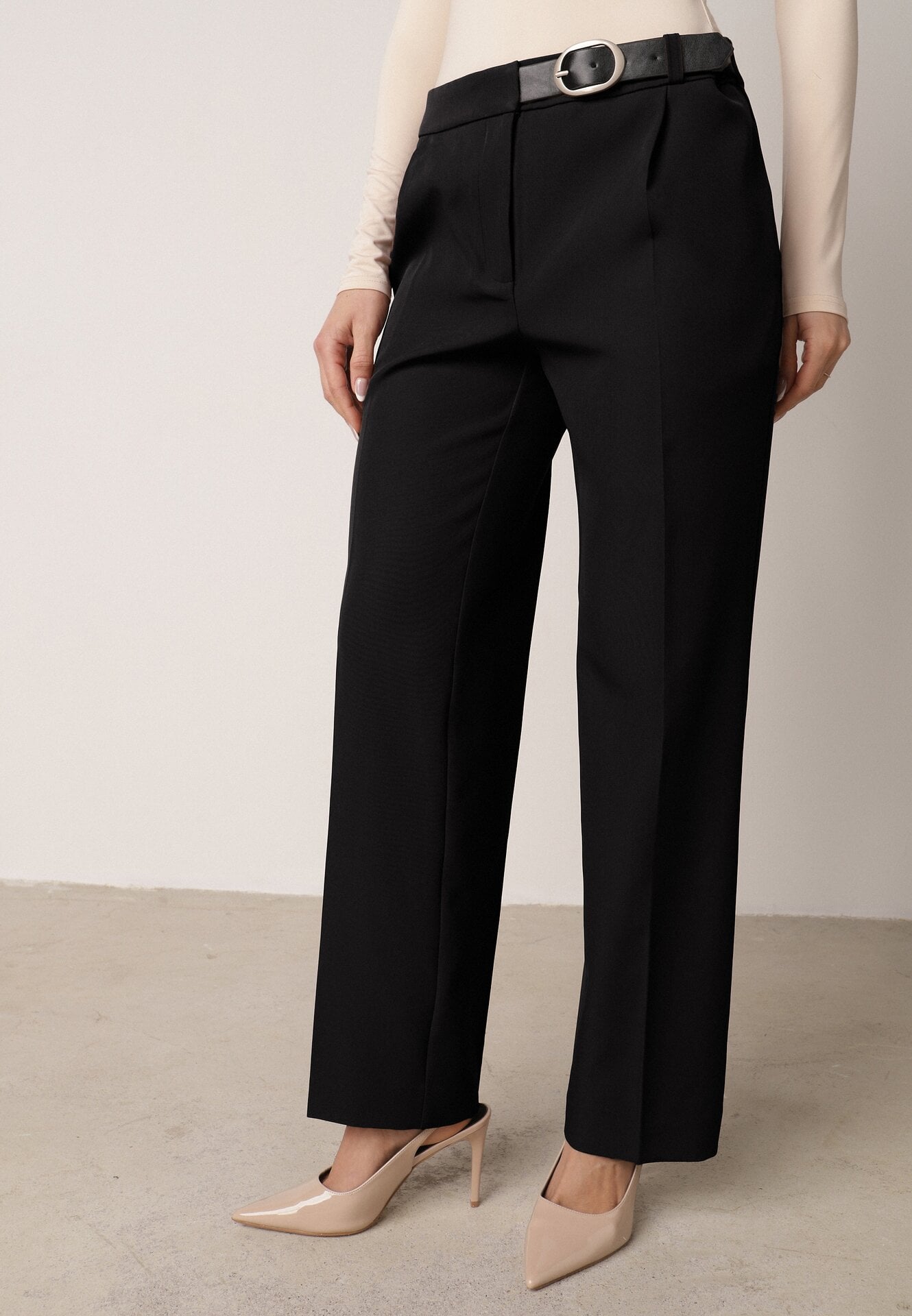 Czarne Garniturowe Spodnie VICES na Kant z Wszytym Paskiem z Klamrą Azivore