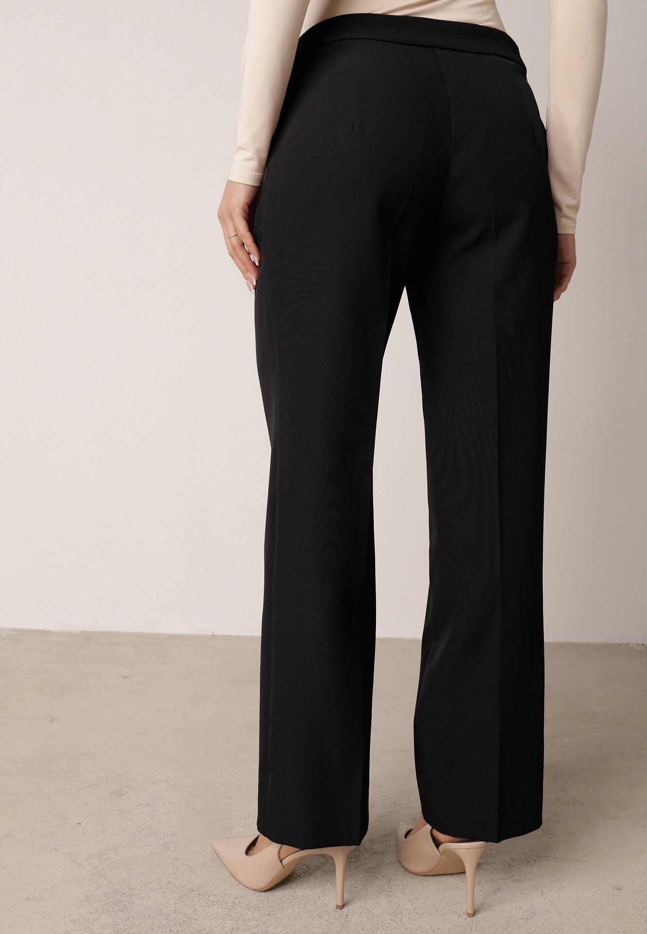 Czarne Garniturowe Spodnie VICES na Kant z Wszytym Paskiem z Klamrą Azivore