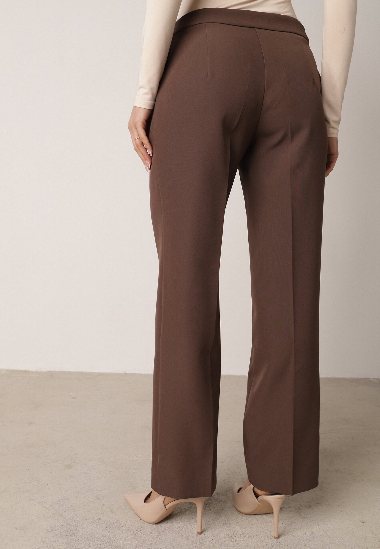 Brązowe Garniturowe Spodnie VICES na Kant z Wszytym Paskiem z Klamrą Azivore