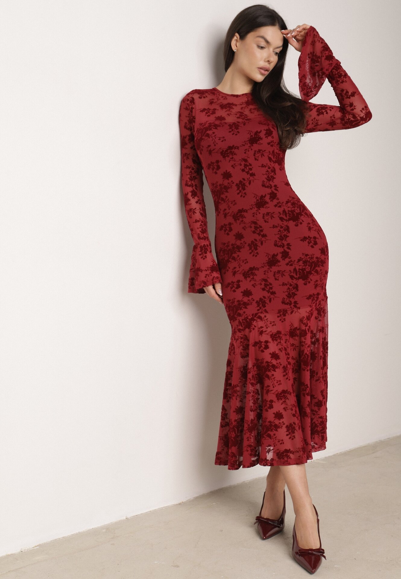 Czerwona Siateczkowa Sukienka Koktajlowa VICES z Welurowym Wzorem w Kwiaty Azimene