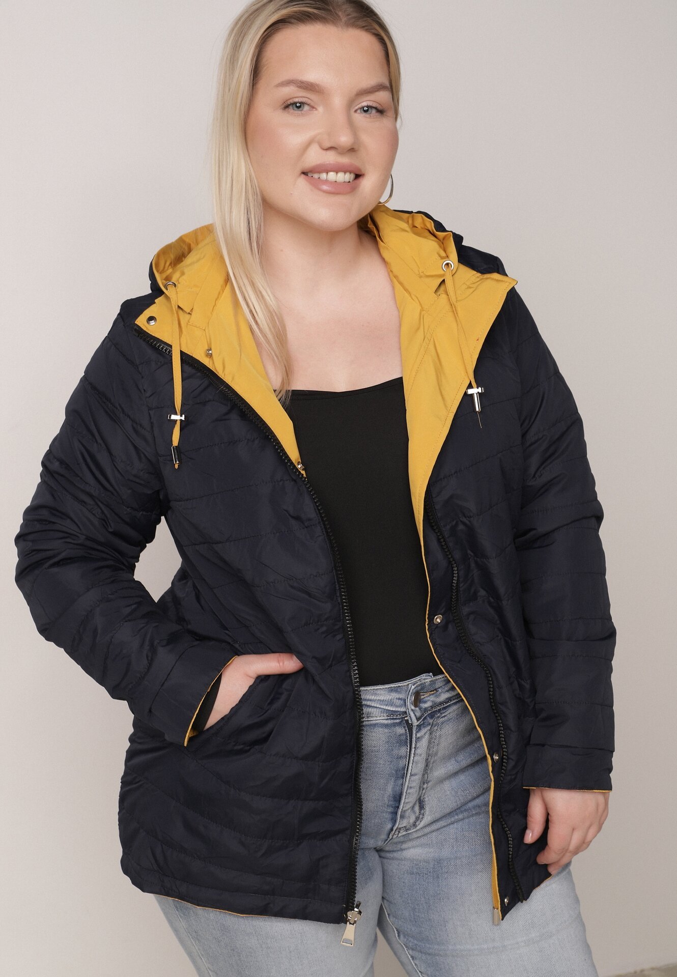 Żółto-Granatowa Przejściowa Kurtka Dwustronna Parka z Pikowaniem i Kapturem Tidare