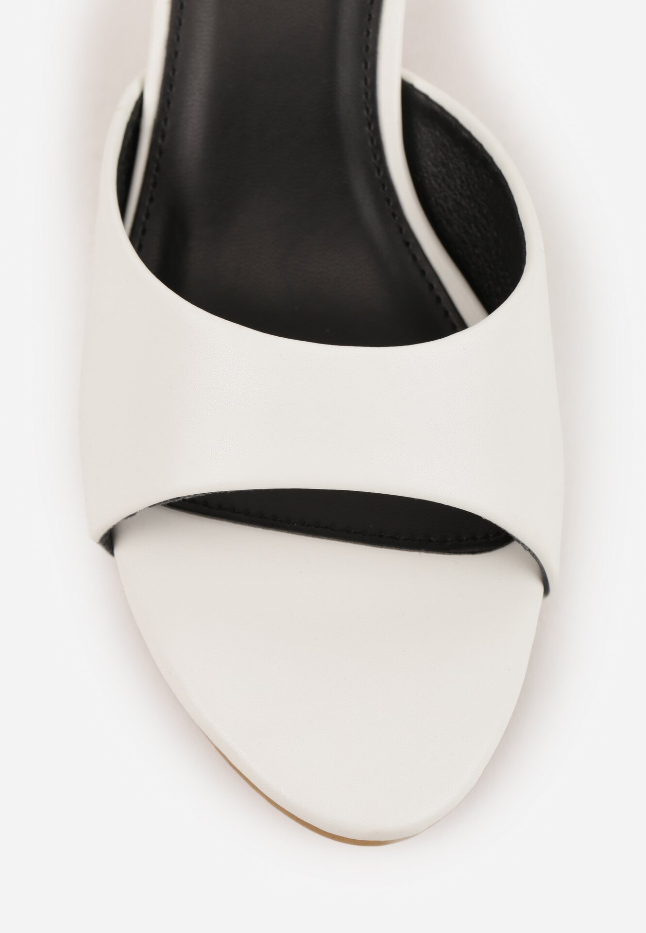 Białe Klapki na Kaczuszce z Otwartym Noskiem Calenatia