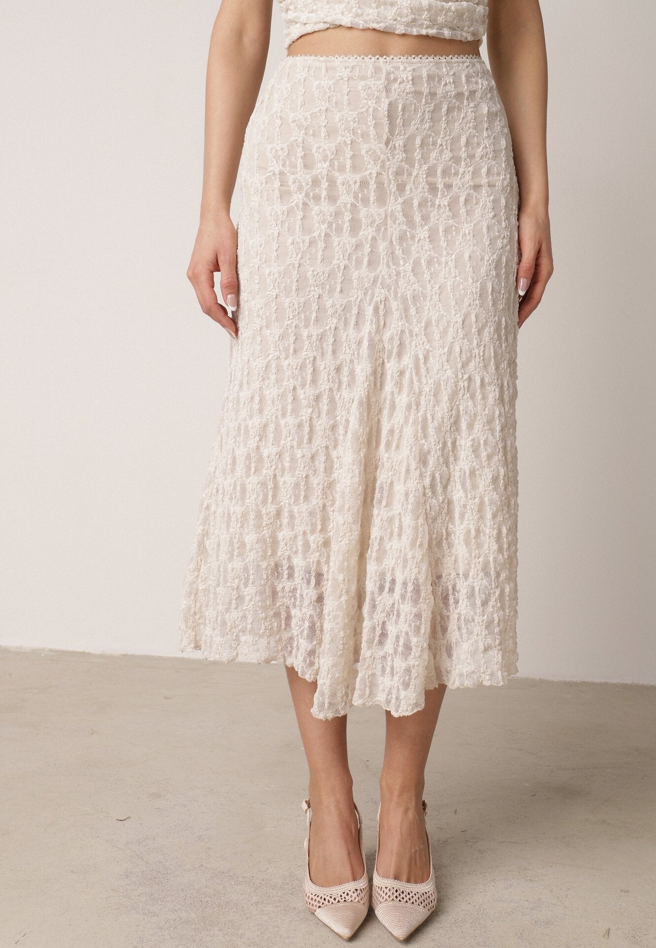 Beżowy Koronkowy Komplet Top Wiązany na Szyi i Spódnica Corinatea