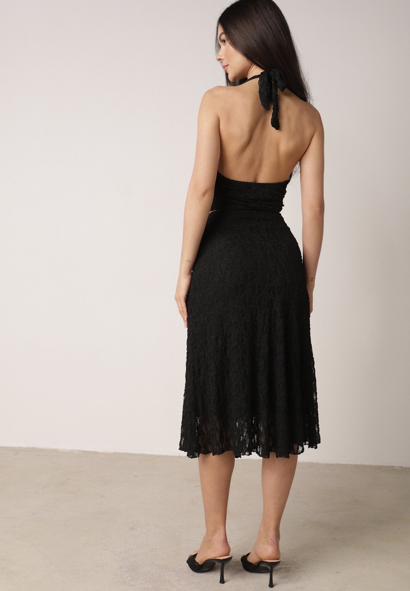 Czarny Koronkowy Komplet Top Wiązany na Szyi i Spódnica Corinatea