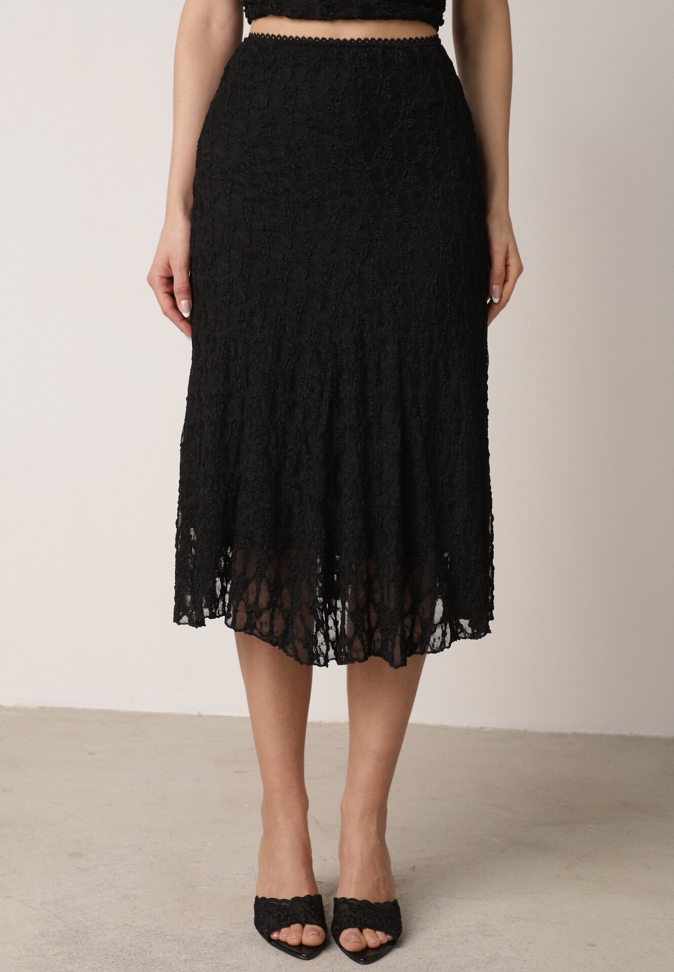 Czarny Koronkowy Komplet Top Wiązany na Szyi i Spódnica Corinatea