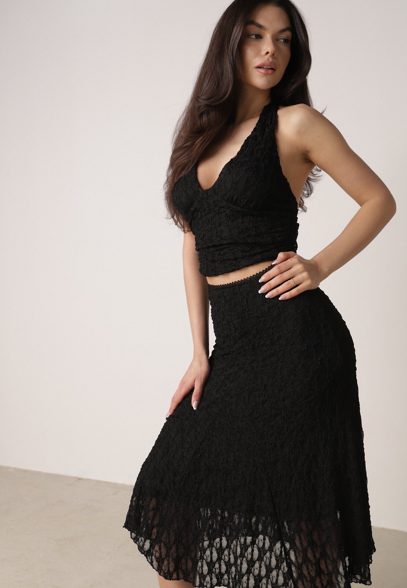 Czarny Koronkowy Komplet Top Wiązany na Szyi i Spódnica Corinatea