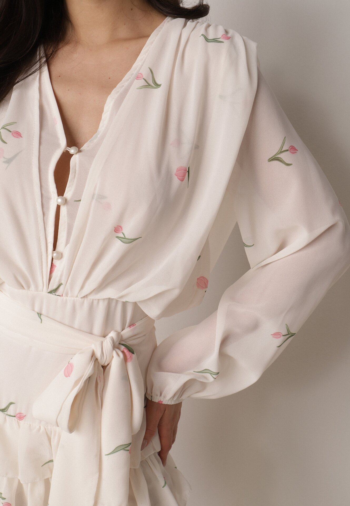 Beżowy Szyfonowy Kombinezon z Falbanami i Wiązaniem w Pasie Rovenda