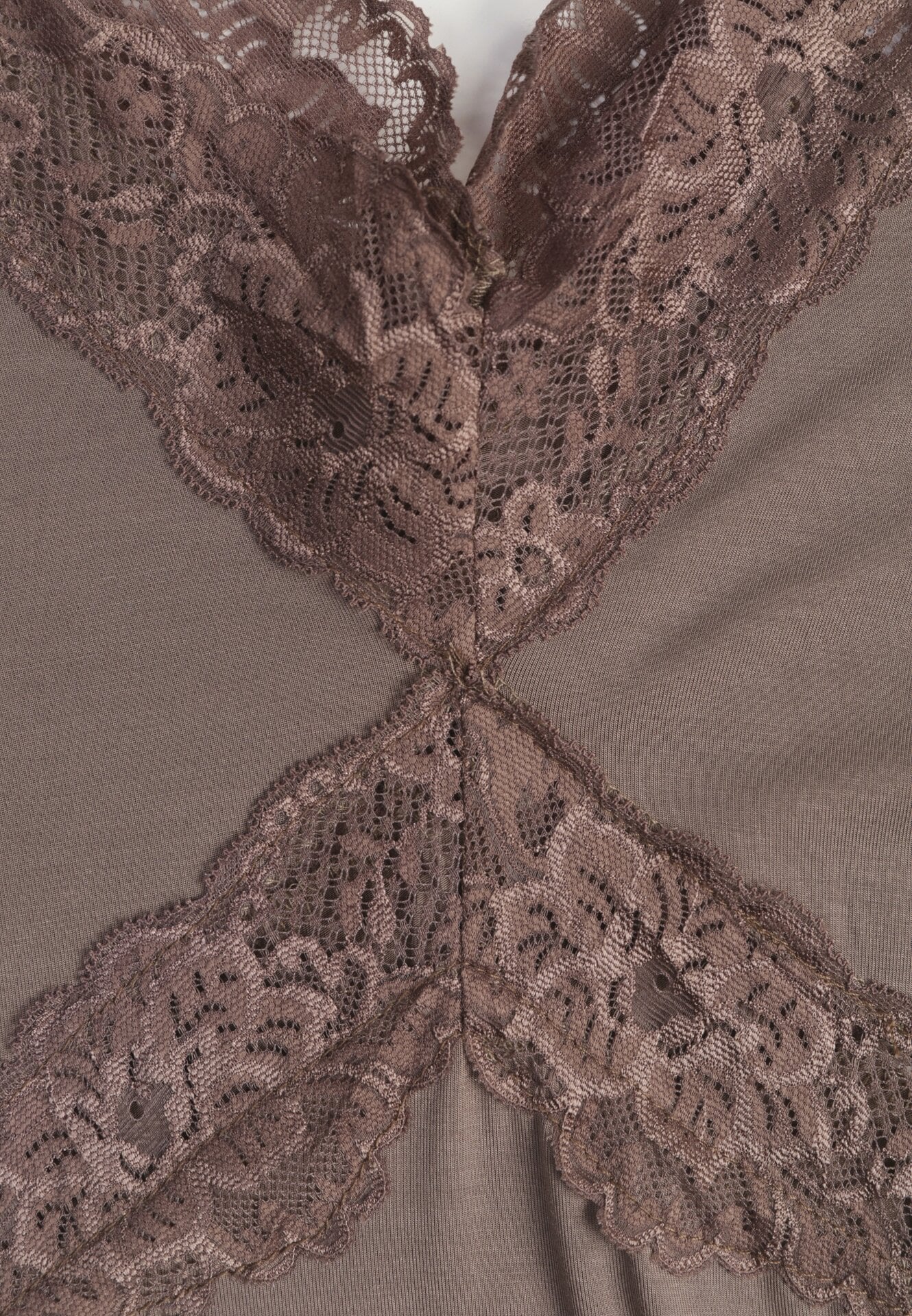 Brązowa Koktajlowa Sukienka z Wiskozy Zdobiona Falbanami Koronką i Wiązaniem Felycia