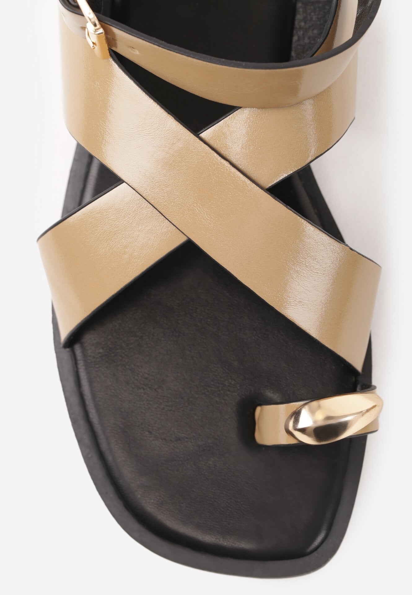 Ciemnobeżowe Sandały Typu Japonki z Metaliczną Ozdobą Meledra