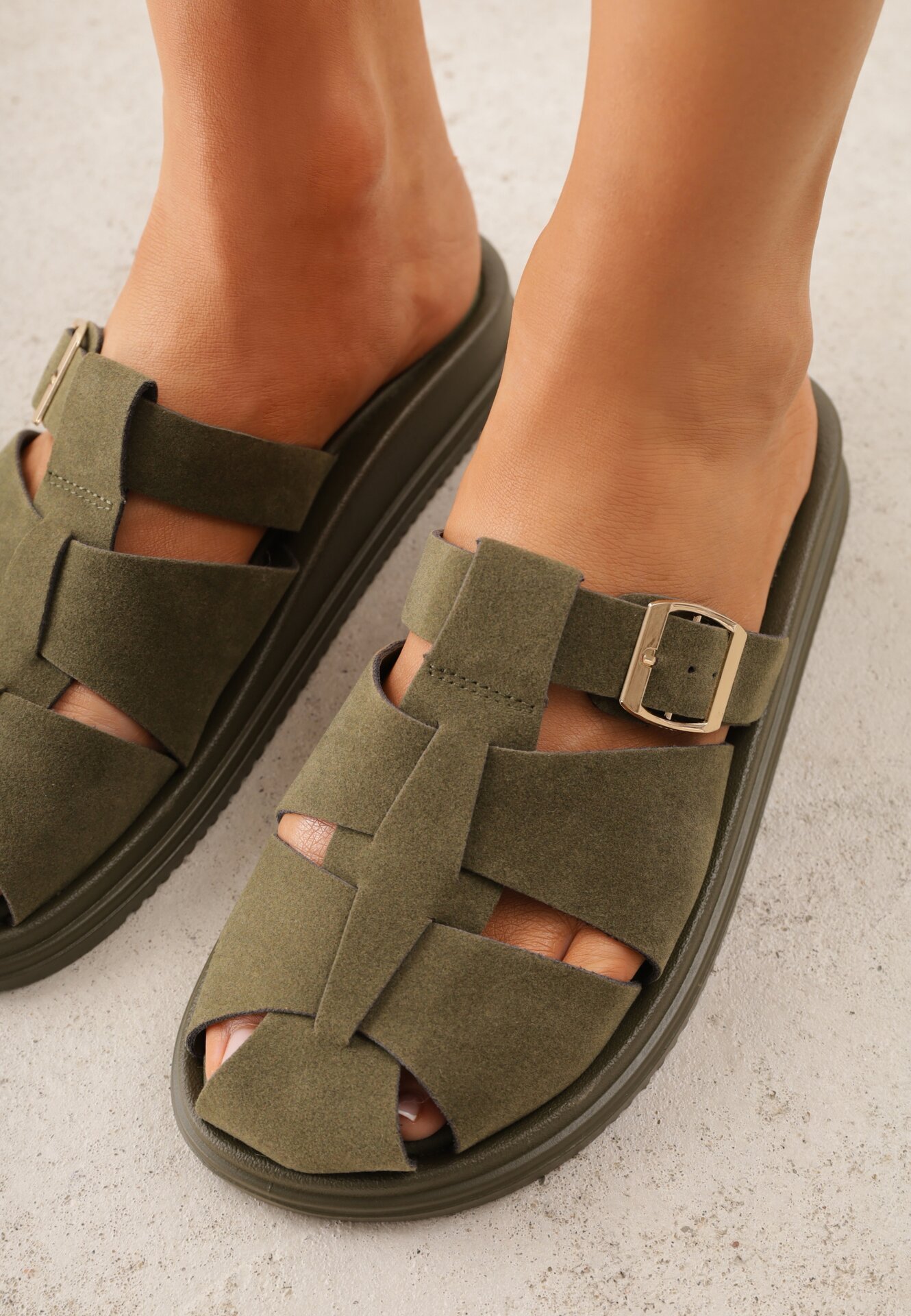 Zielone Klapki z Paskami i Kwadratową Sprzączką Olyndar