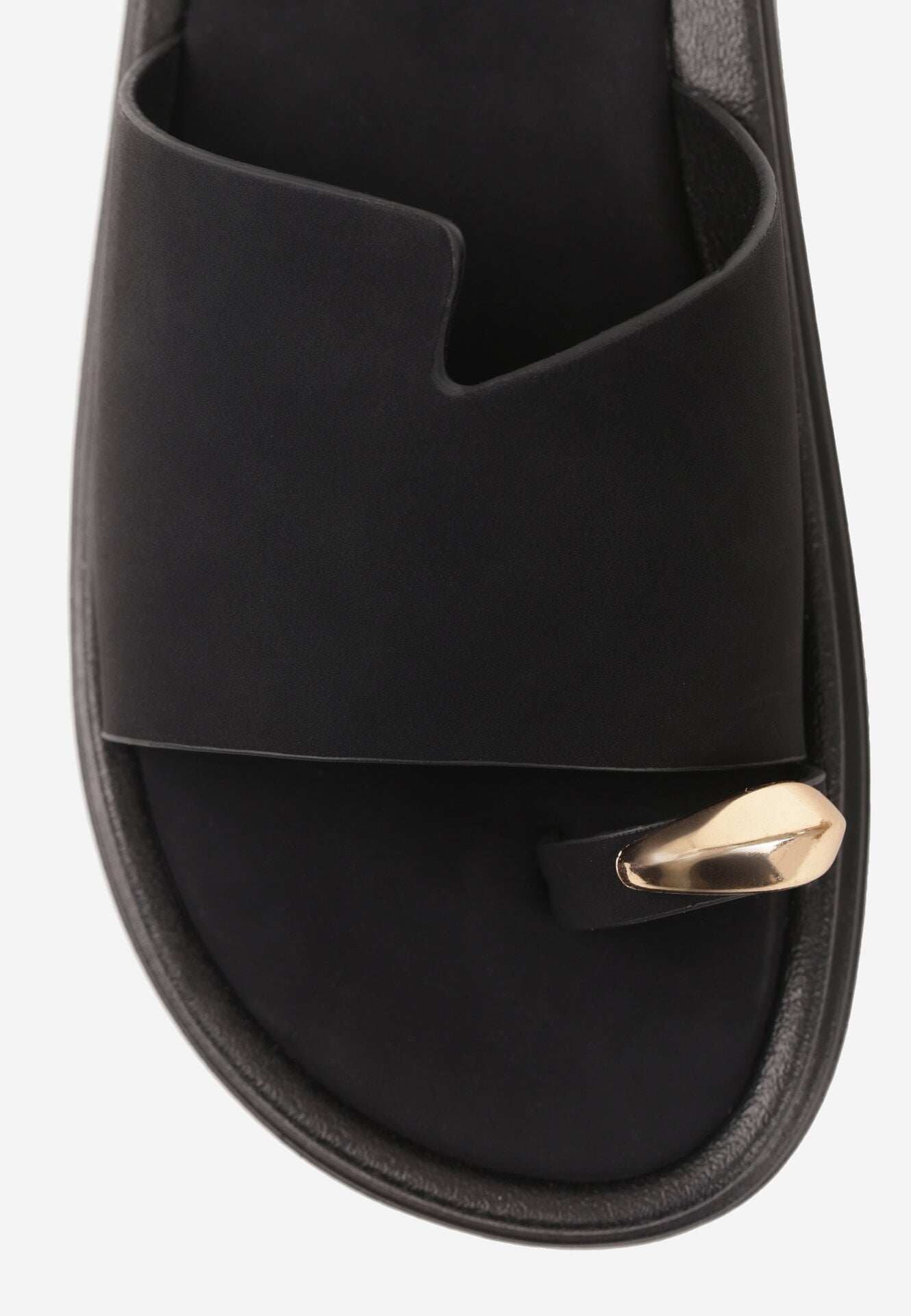 Czarne Klapki Typu Japonki z Metaliczną Ozdobą Samrina