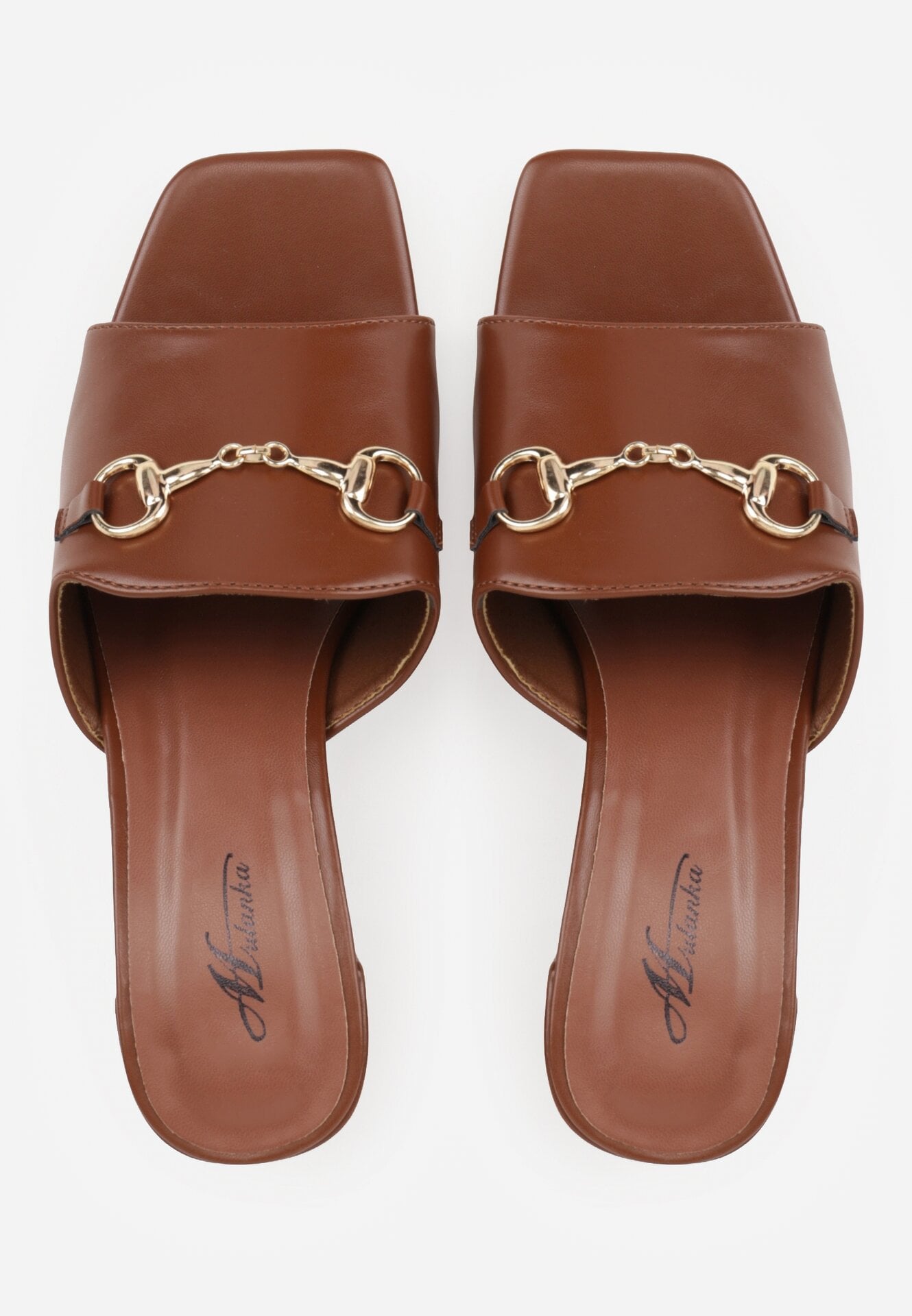 Brązowe Eleganckie Klapki na Słupku z Odkrytym Noskiem i Metaliczną Aplikacją Anazia