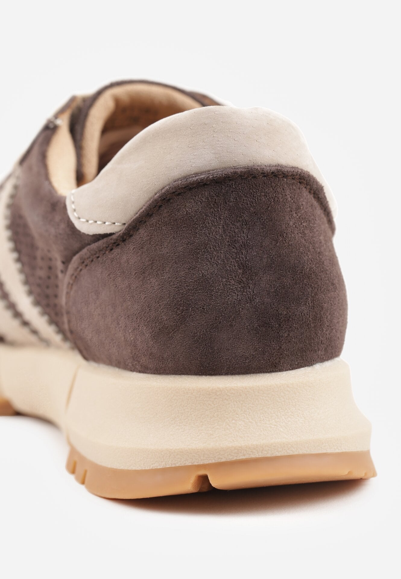 Brązowe Zamszowe Sneakersy Ozdobione Perforacją i Paskami Semielle