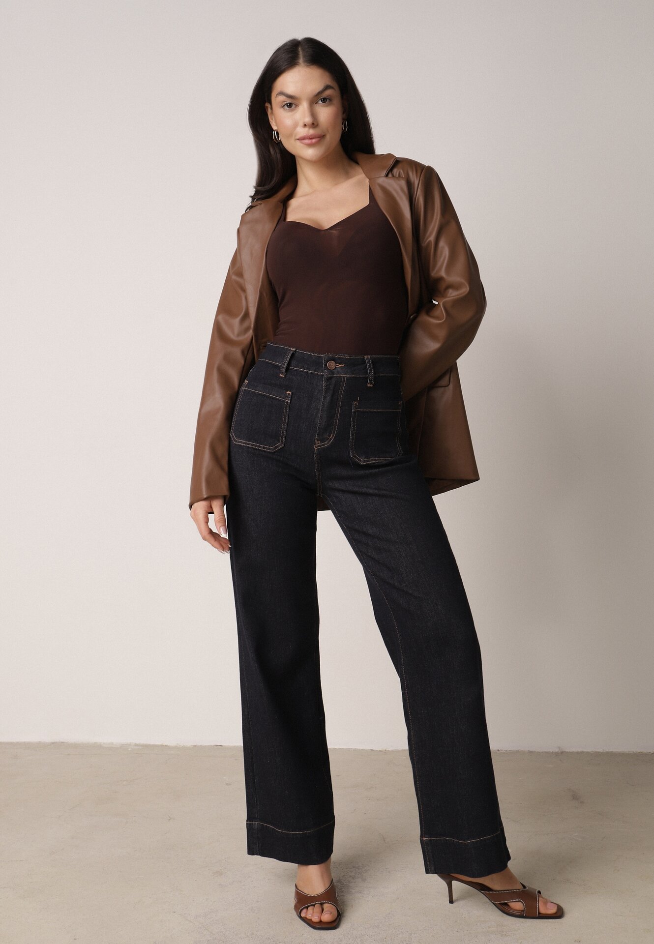 Ciemnobrązowa Bluzka Siateczkowa z Wiskozą z Długim Rękawem i Dekoltem w Serce Elanne