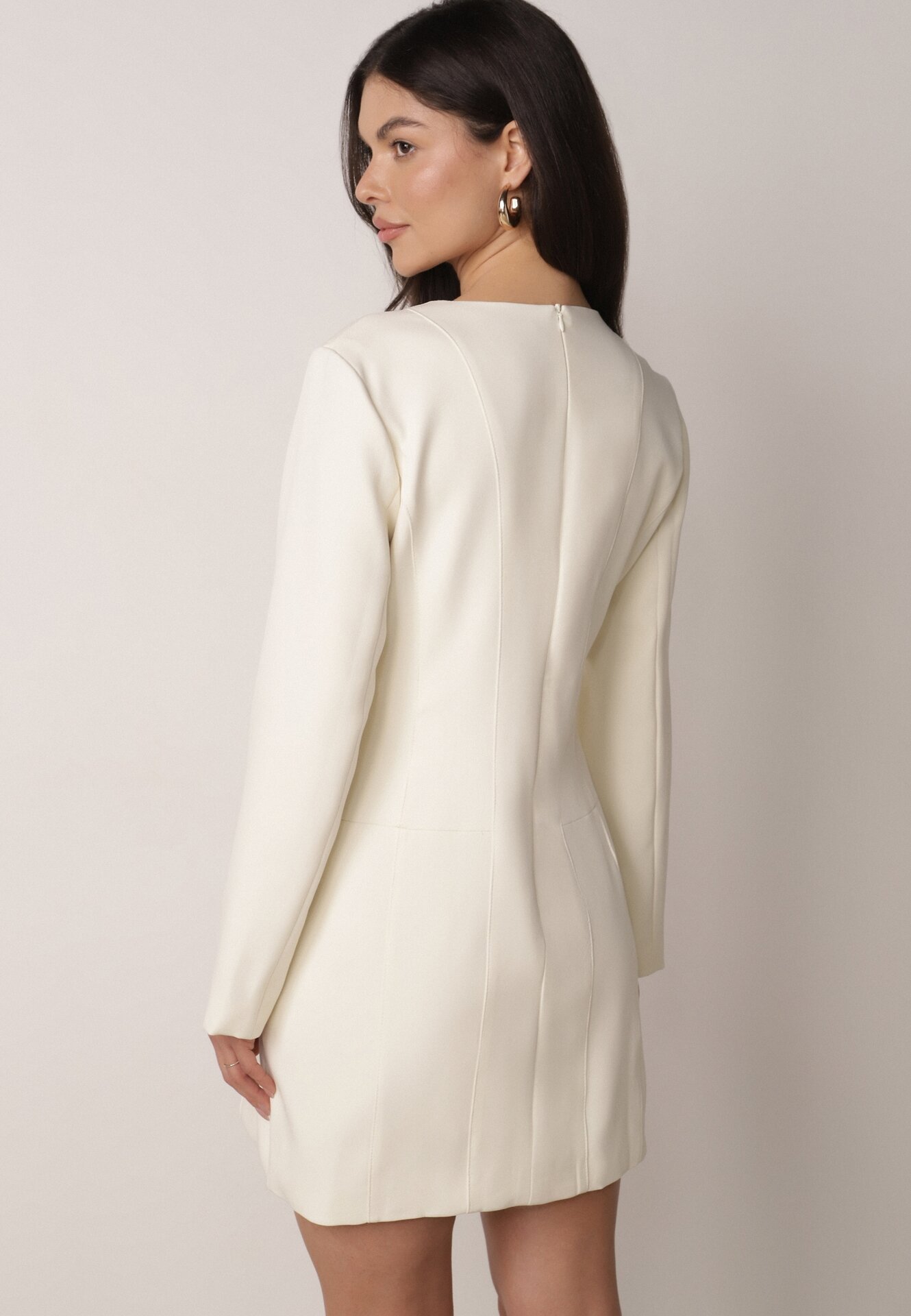 Jasnobeżowa Elegancka Sukienka VICES o Trapezowym Kroju z Imitacją Kieszeni Amaliete