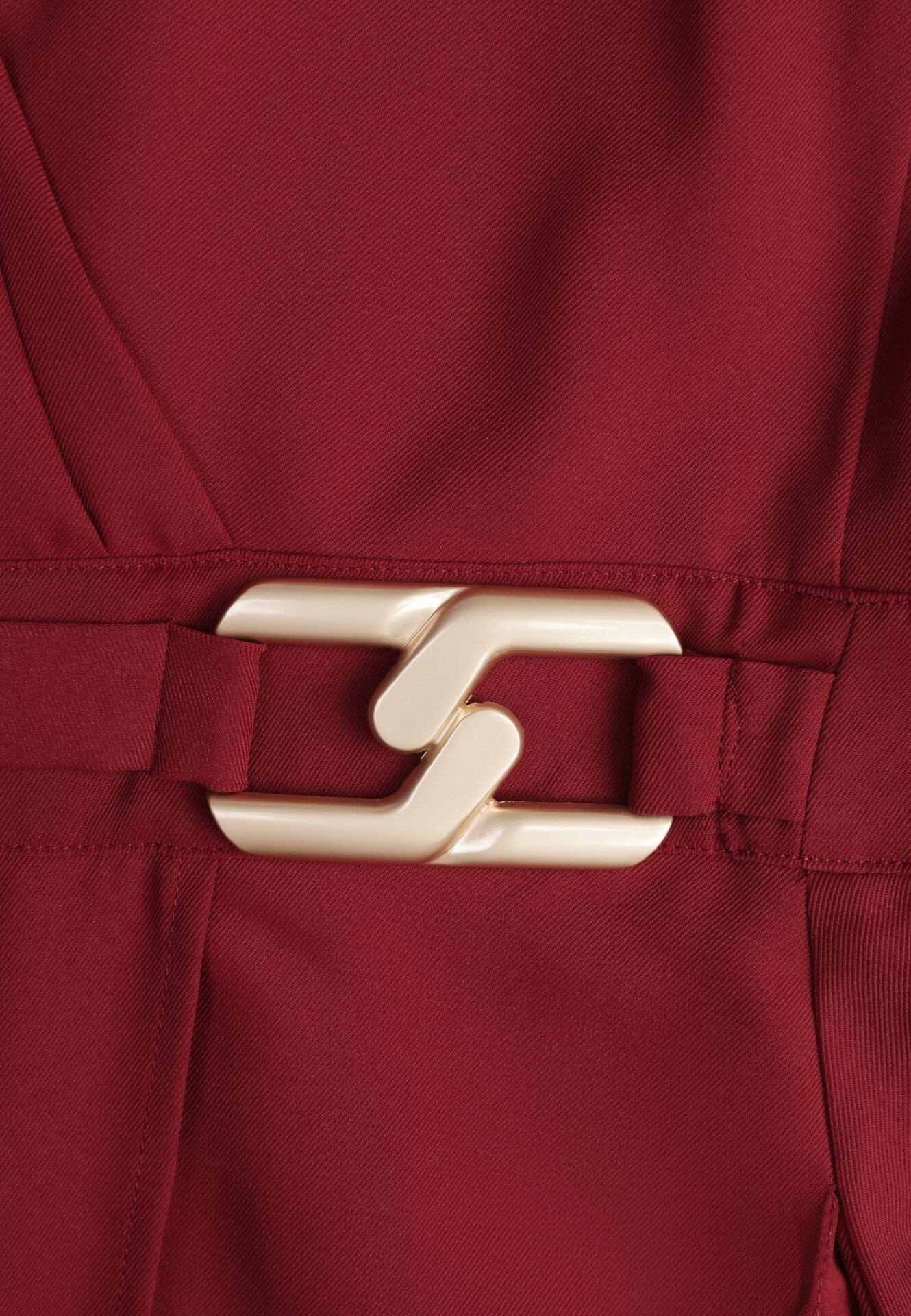 Bordowa Kopertowa Sukienka Wieczorowa z Metaliczną Aplikacją w Talii Henalana