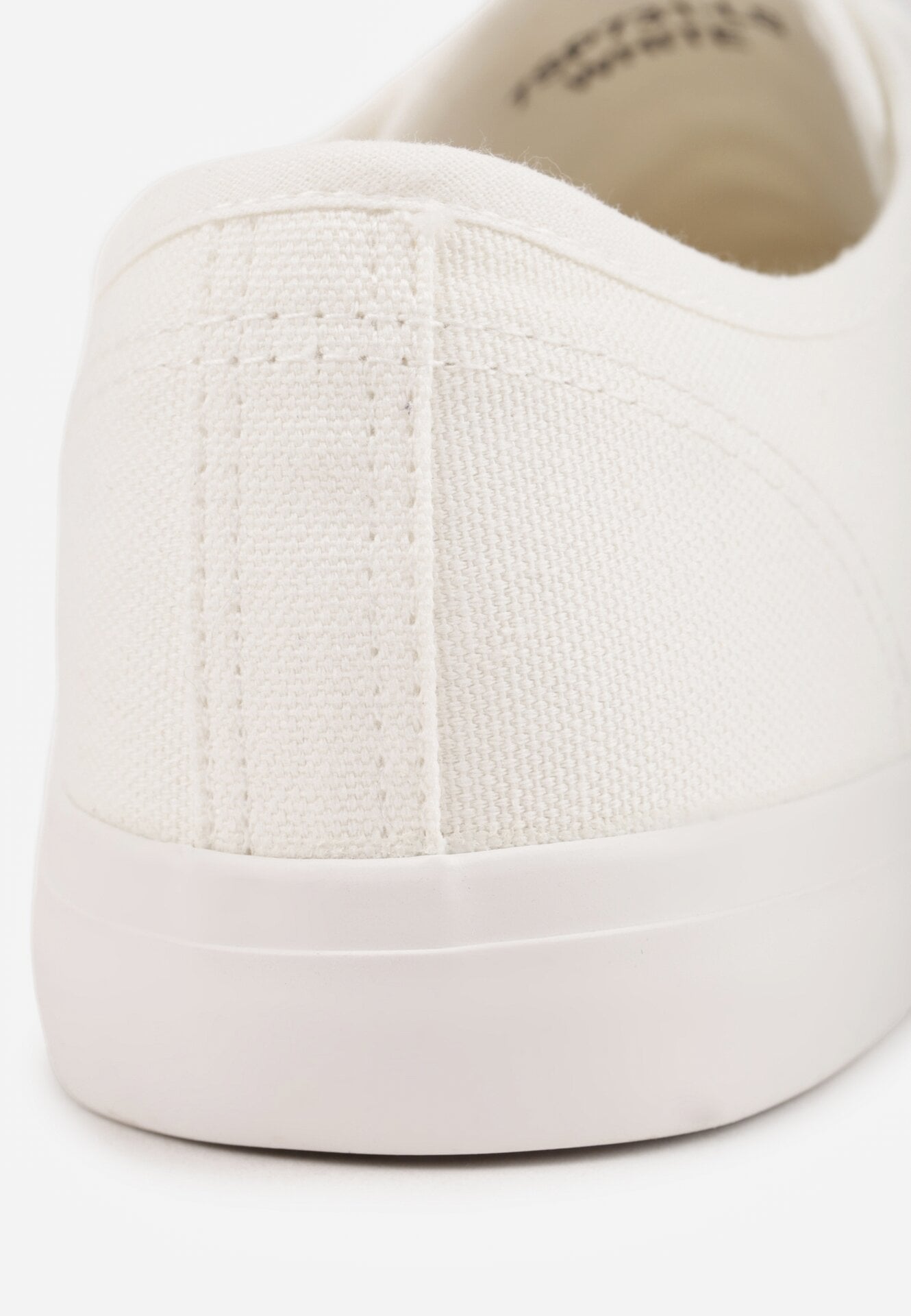 Teniși înalți Albi