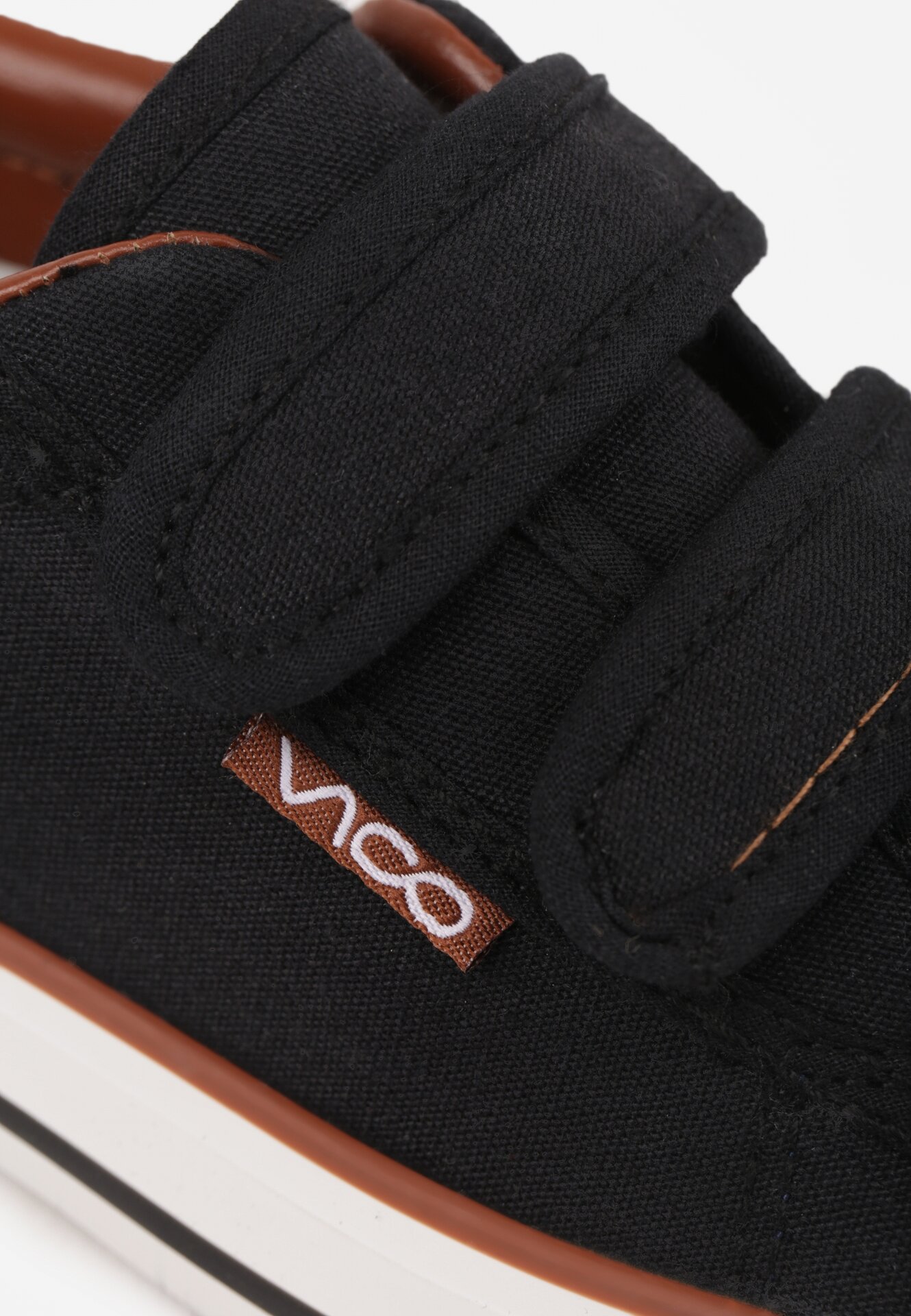 Czarne Trampki z Kauczukowym Noskiem i Zapięciem na Rzepy Canothea