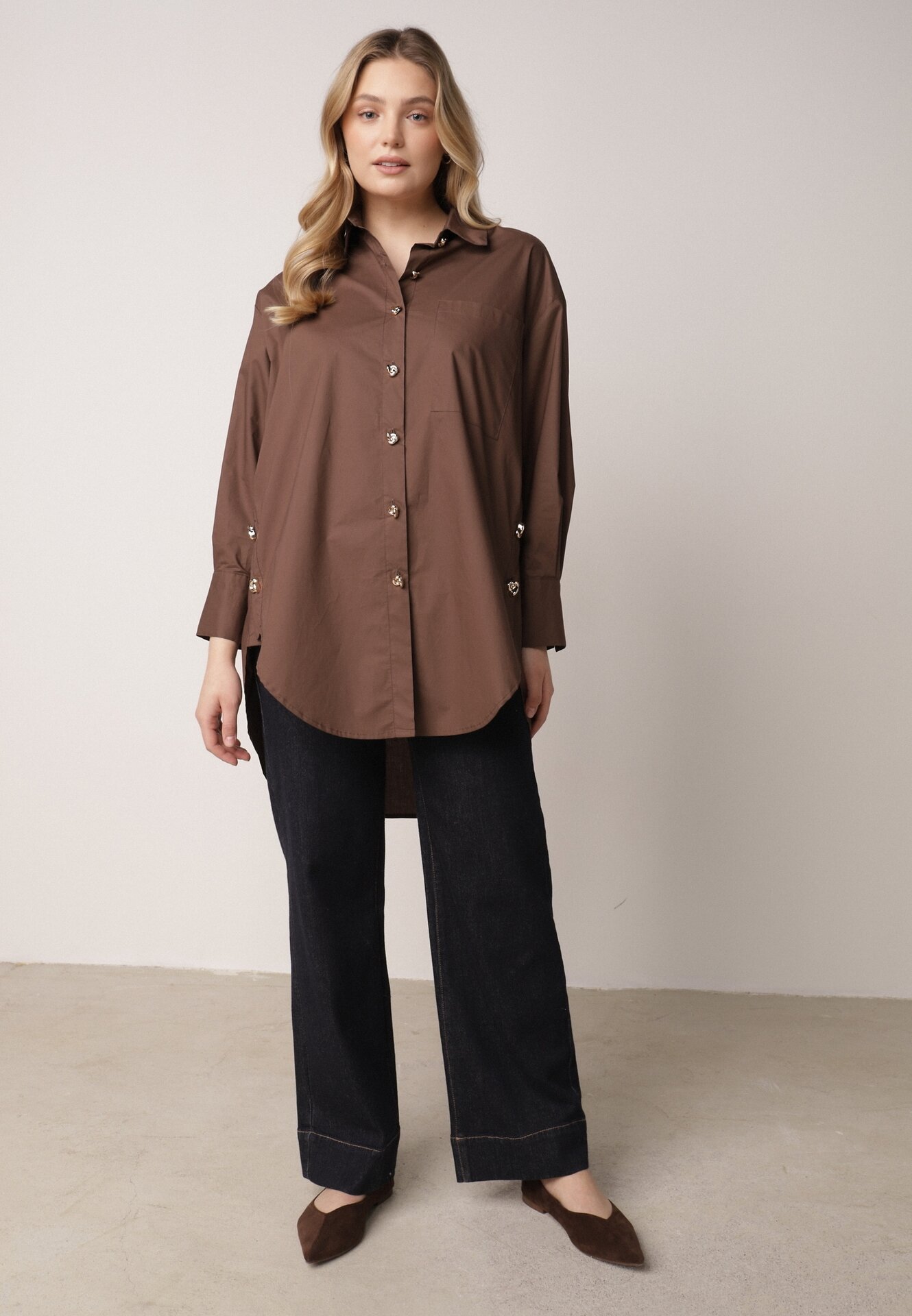 Brązowa Bawełniana Koszula Oversize z Biżuteryjnymi Guzikami Adrearina