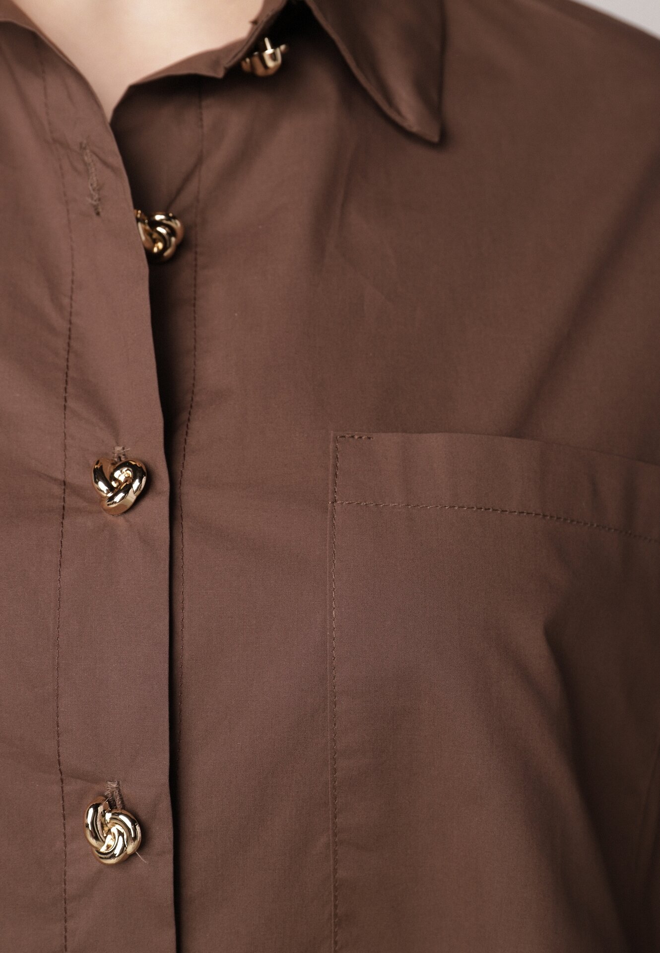 Brązowa Bawełniana Koszula Oversize z Biżuteryjnymi Guzikami Adrearina