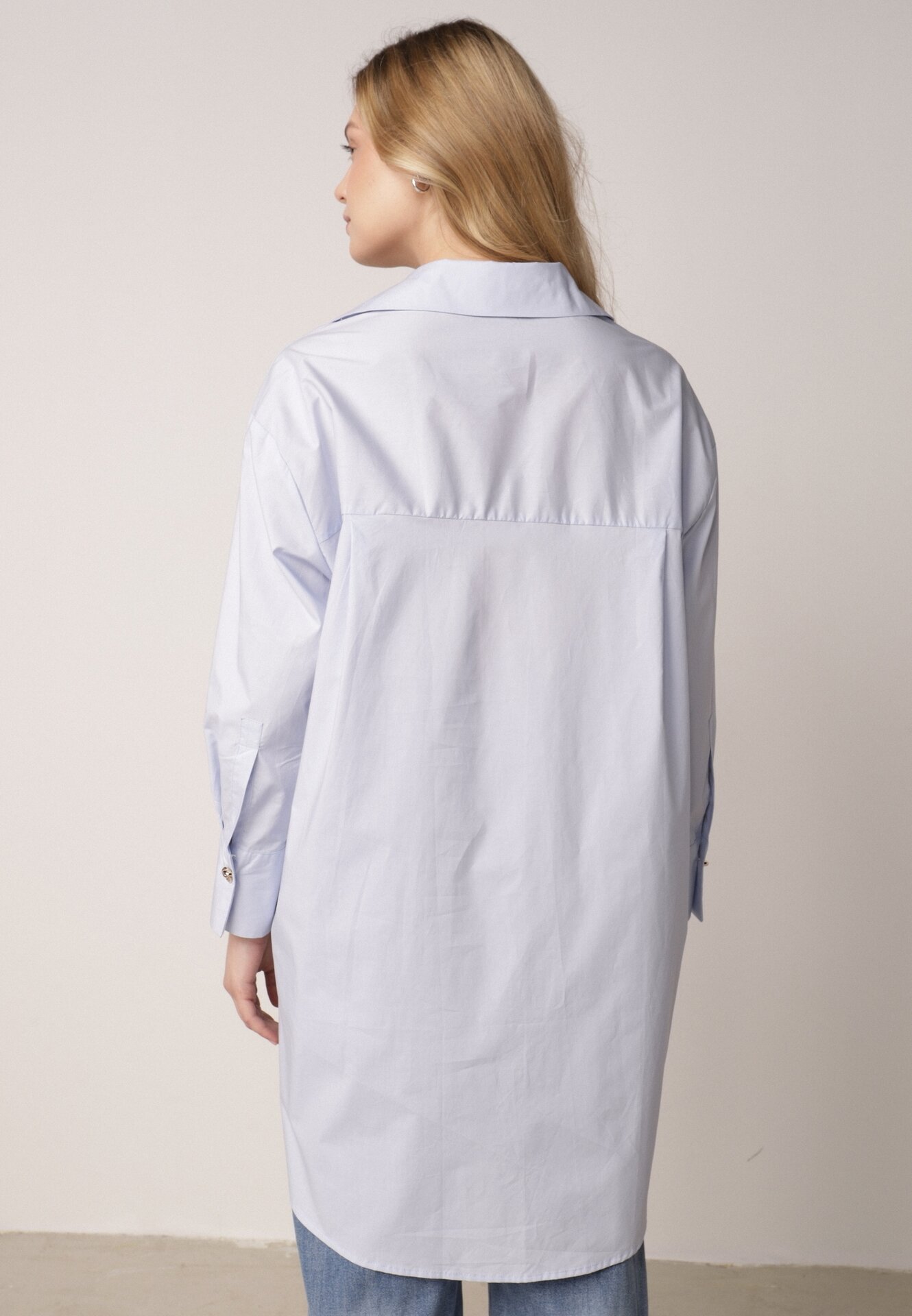 Niebieska Bawełniana Koszula Oversize z Biżuteryjnymi Guzikami Adrearina