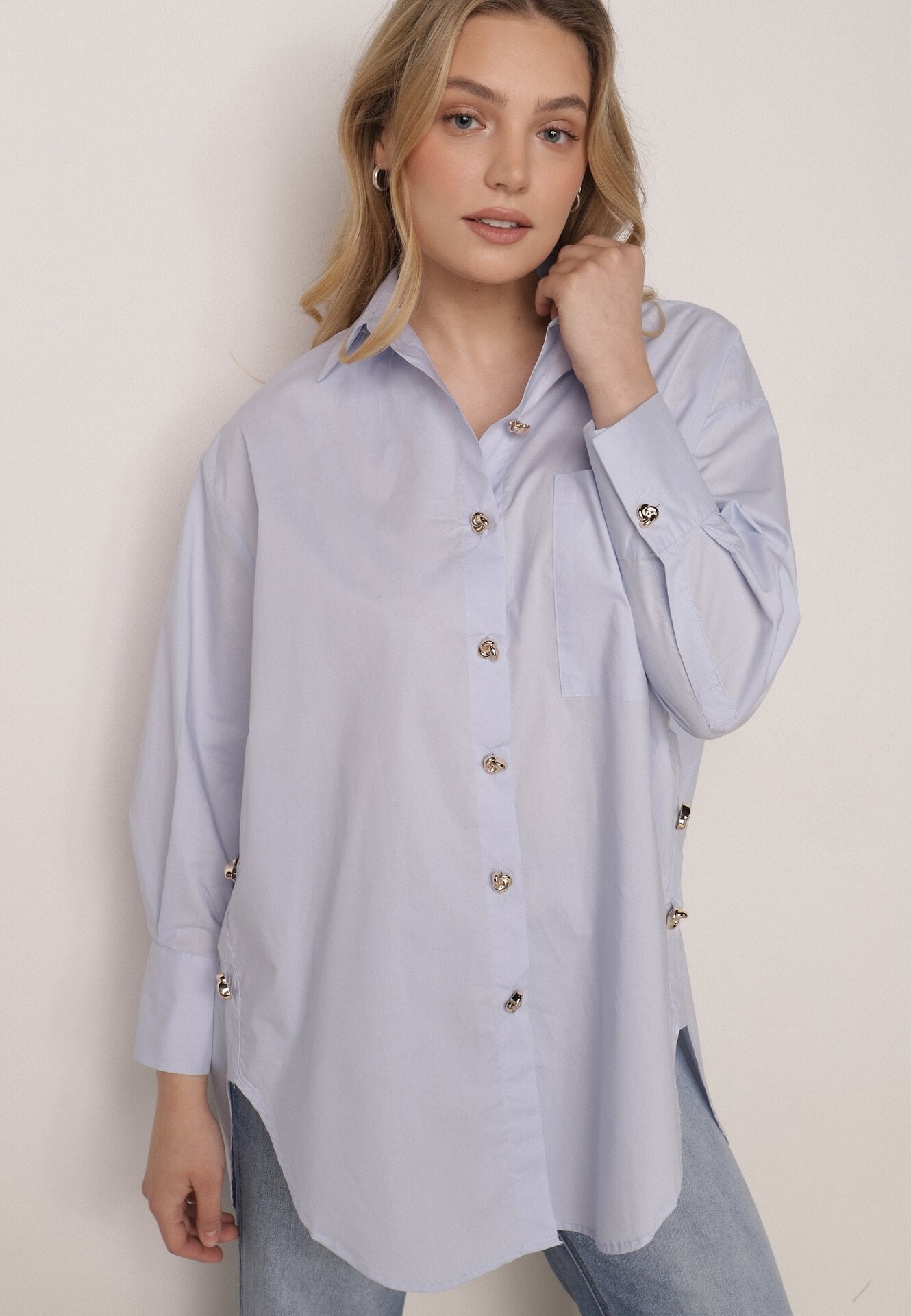 Niebieska Bawełniana Koszula Oversize z Biżuteryjnymi Guzikami Adrearina