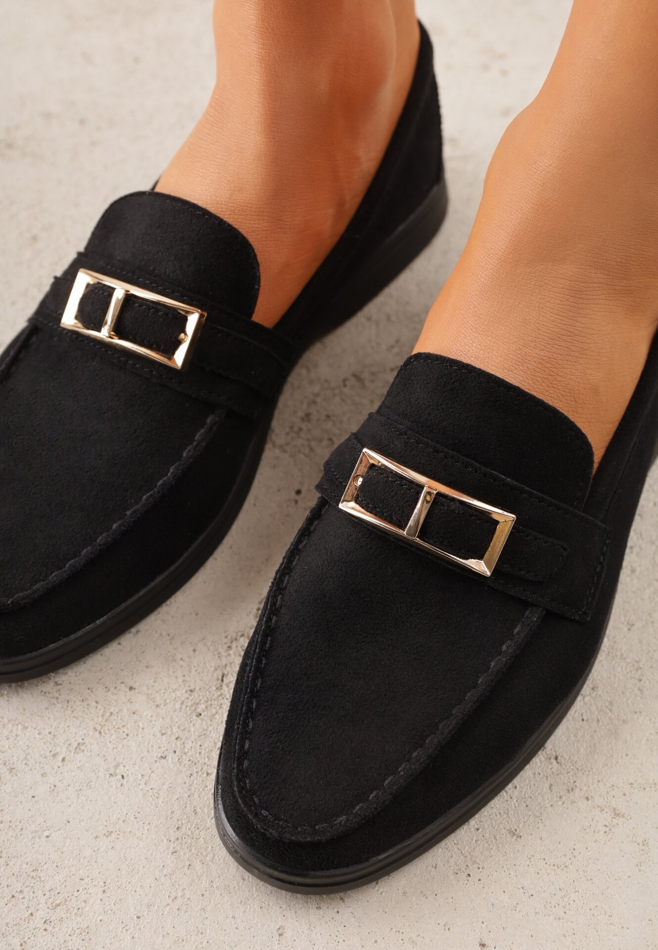 Czarne Mokasyny z Prostokątną Metaliczną Ozdobą Aeleorane