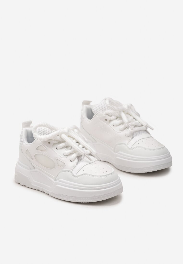 Białe Sneakersy Streetwearowe z Ozdobnym Sznurowaniem na Grubej Podeszwie Rafoi