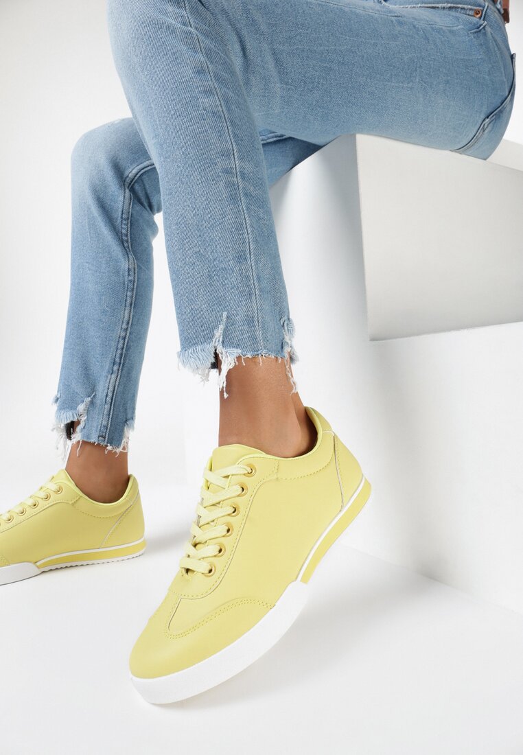 Żółte Sneakersy Seems to Change