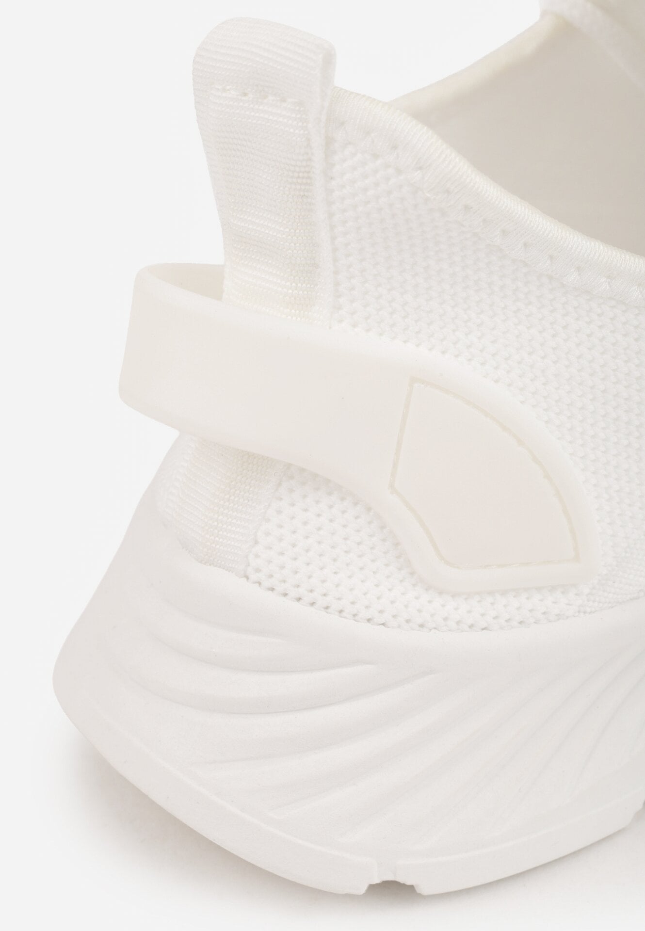 Białe Sznurowane Buty Sportowe na Grubszej Podeszwie Unamarie