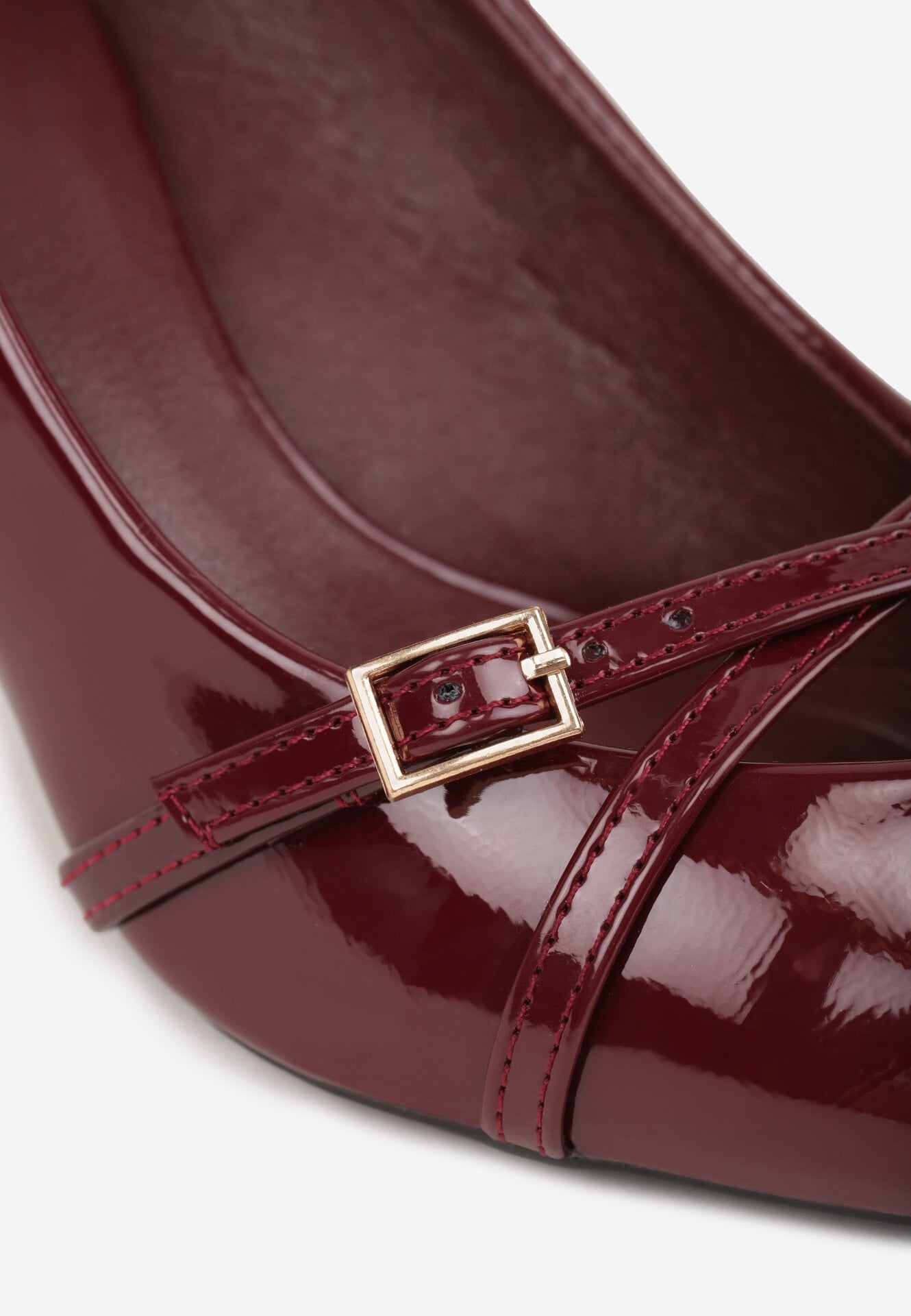 Bordowe Lakierowane Czółenka na Kaczuszce z Ozdobnymi Paskami Caloma