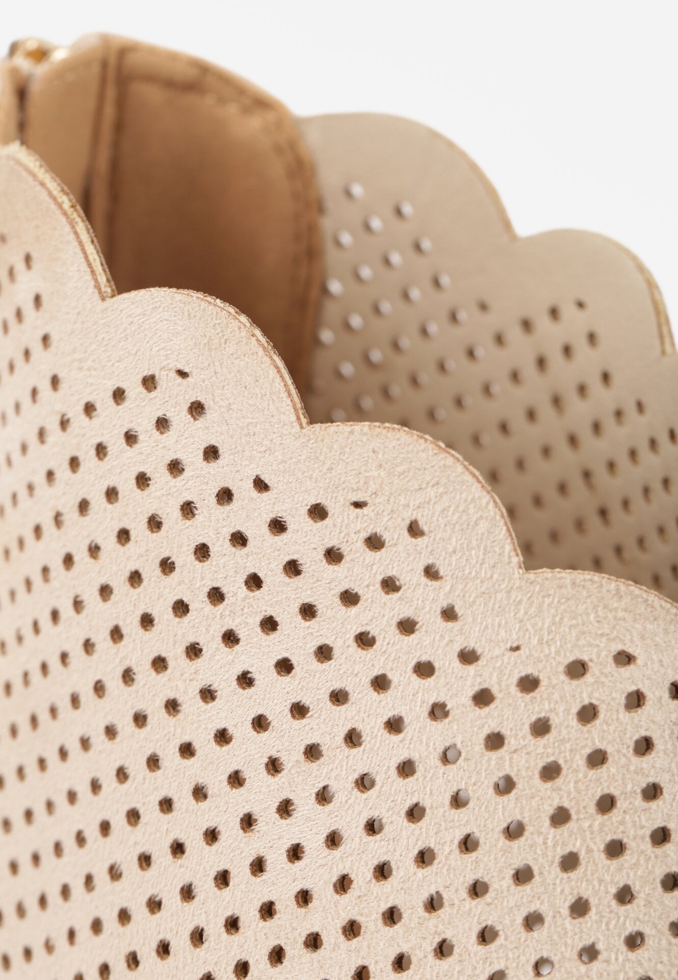 Beżowe Ażurowe Sandały Vices na Obcasie Selithra