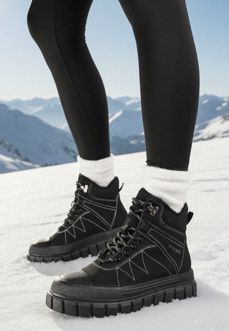 Czarne Botki Trapery Vices na Grubej Tłoczonej Podeszwie z Przeszyciami Amarrise