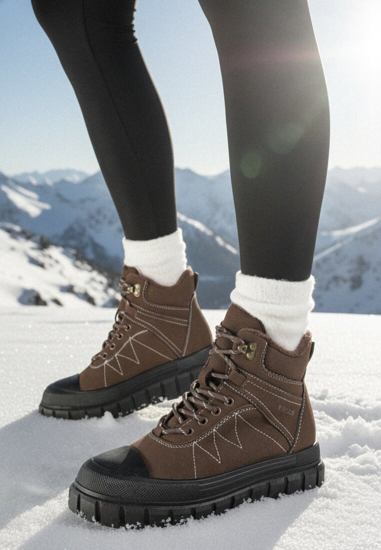 Brązowe Botki Trapery Vices na Grubej Tłoczonej Podeszwie z Przeszyciami Amarrise