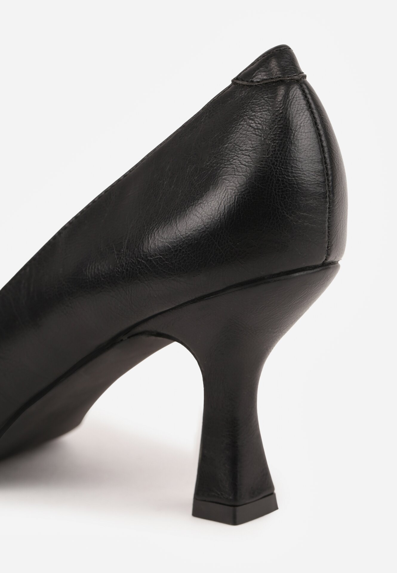 Czarne Czółenka Vices ze Skórzaną Wkładką i Prostokątną Aplikacją Berisse