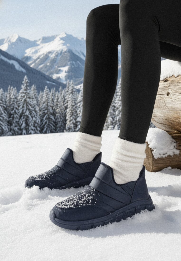 Granatowe Pikowane Sneakersy Śniegowce na Grubej Tłoczonej Platformie Verta