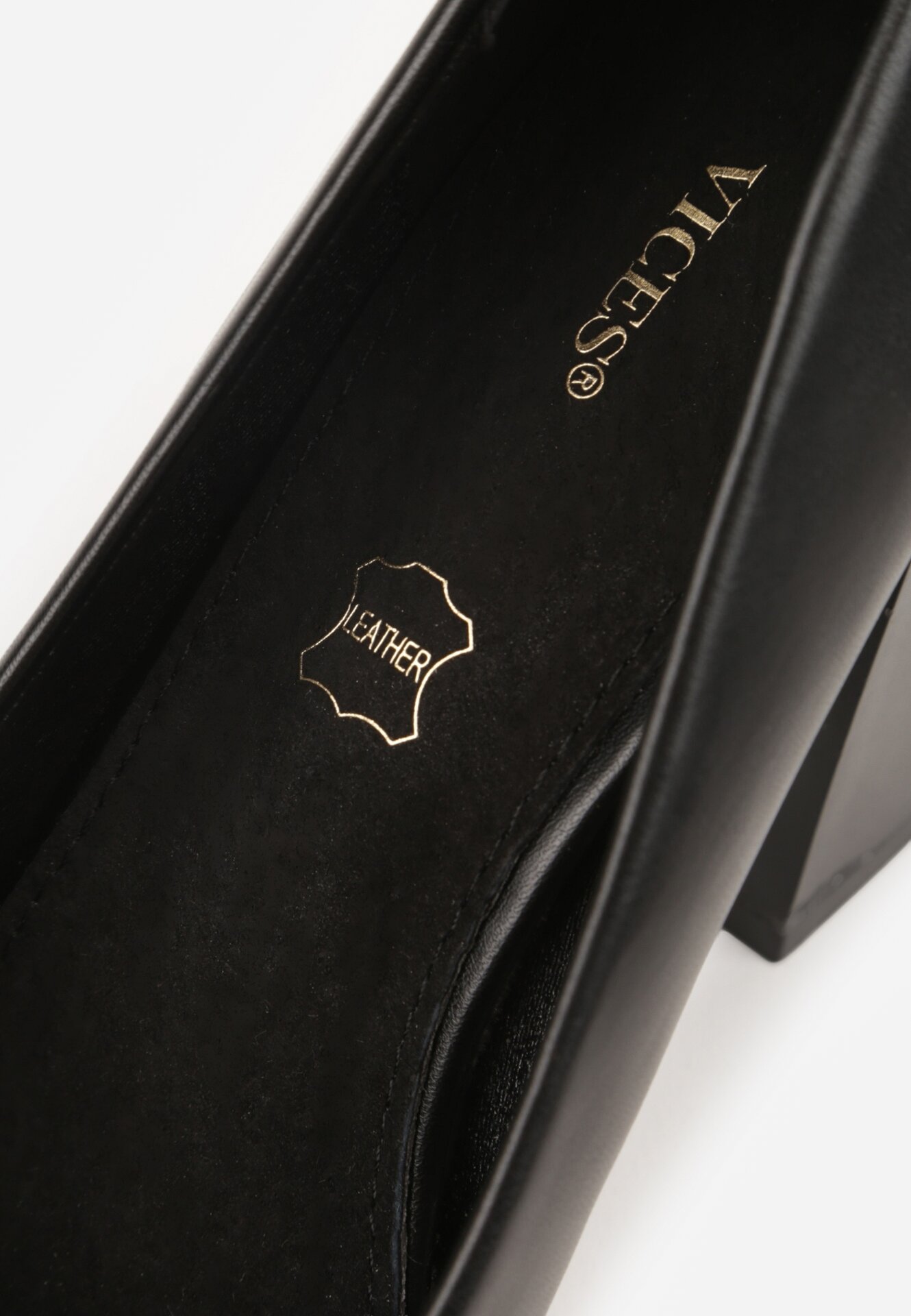 Czarne Czółenka Vices na Klockowym Obcasie z Wkładką ze Skóry Naturalnej Essenia