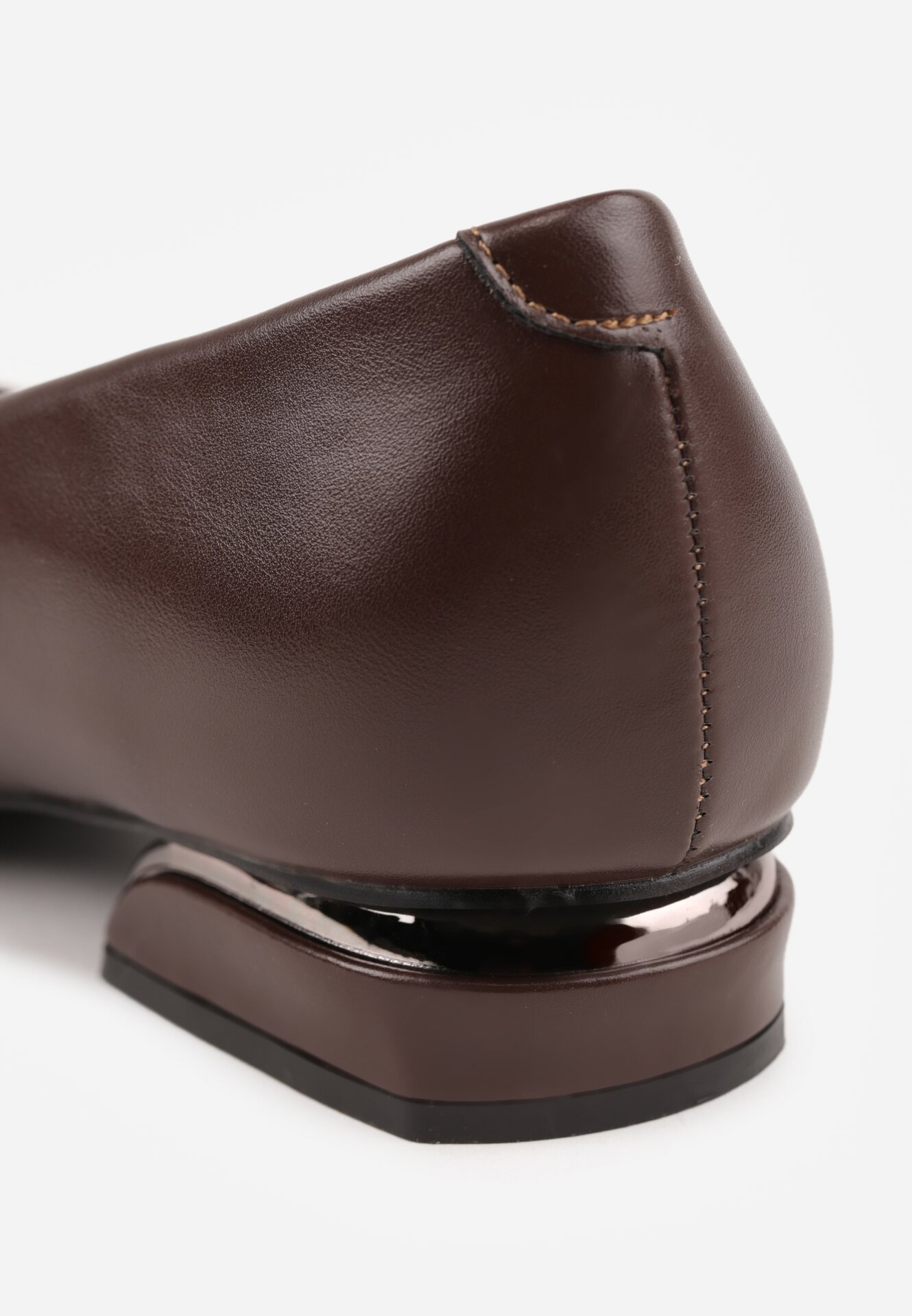 Brązowe Czółenka Vices ze Skórzaną Wkładką Zdobione Metaliczną Aplikacją Daisse