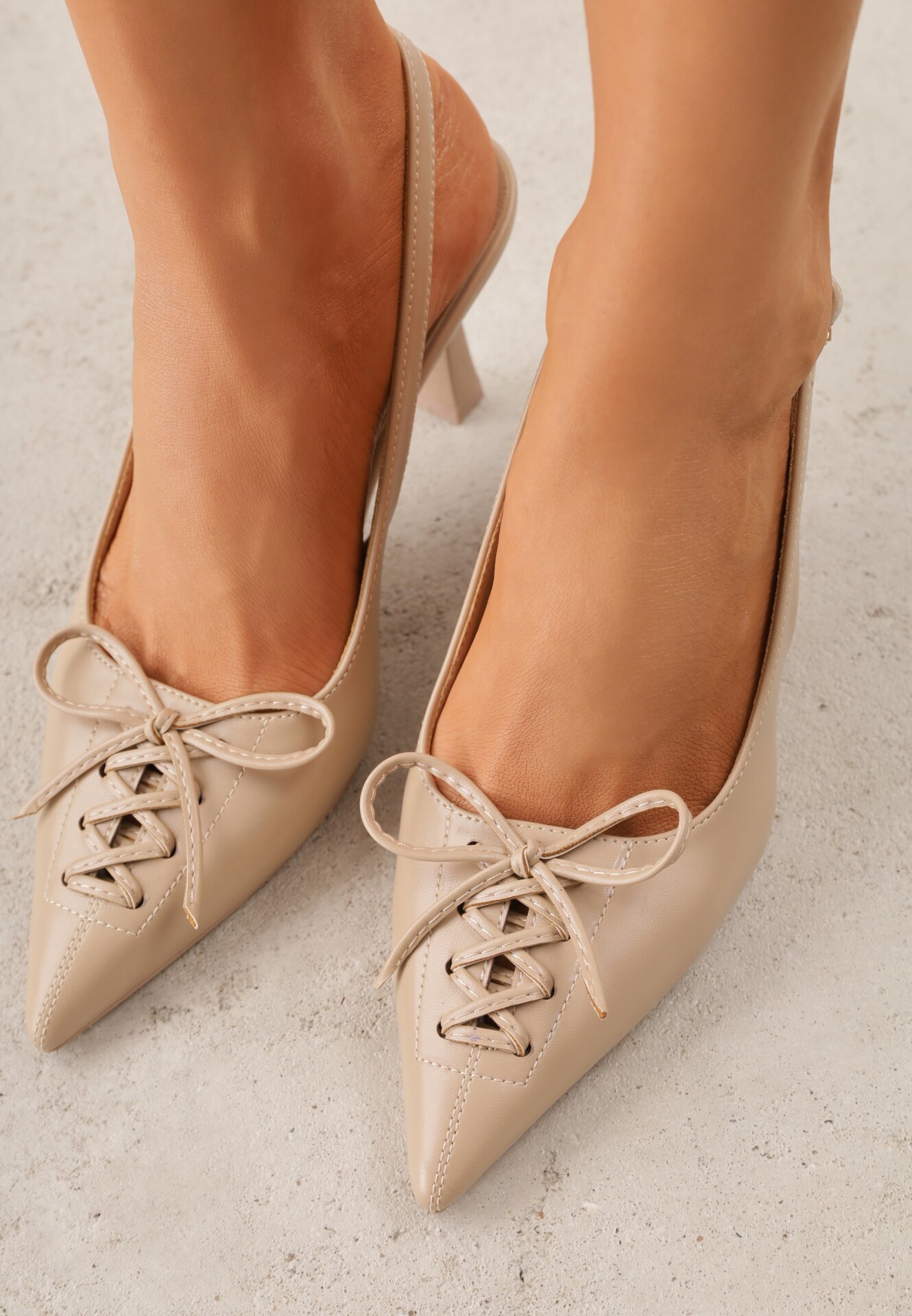 Ciemnobeżowe Szpilki VICES z Odkrytą Piętą i Ozdobnym Gorsetowym Sznurowaniem Aziruna