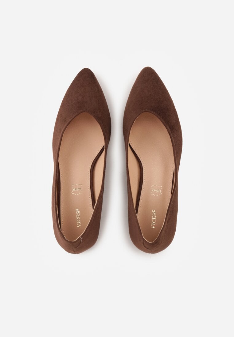 Ciemnobrązowe Czółenka na Obcasie Vices z Imitacji Zamszu ze Skórzaną Wkładką i Metaliczną Wstawką Ziztte