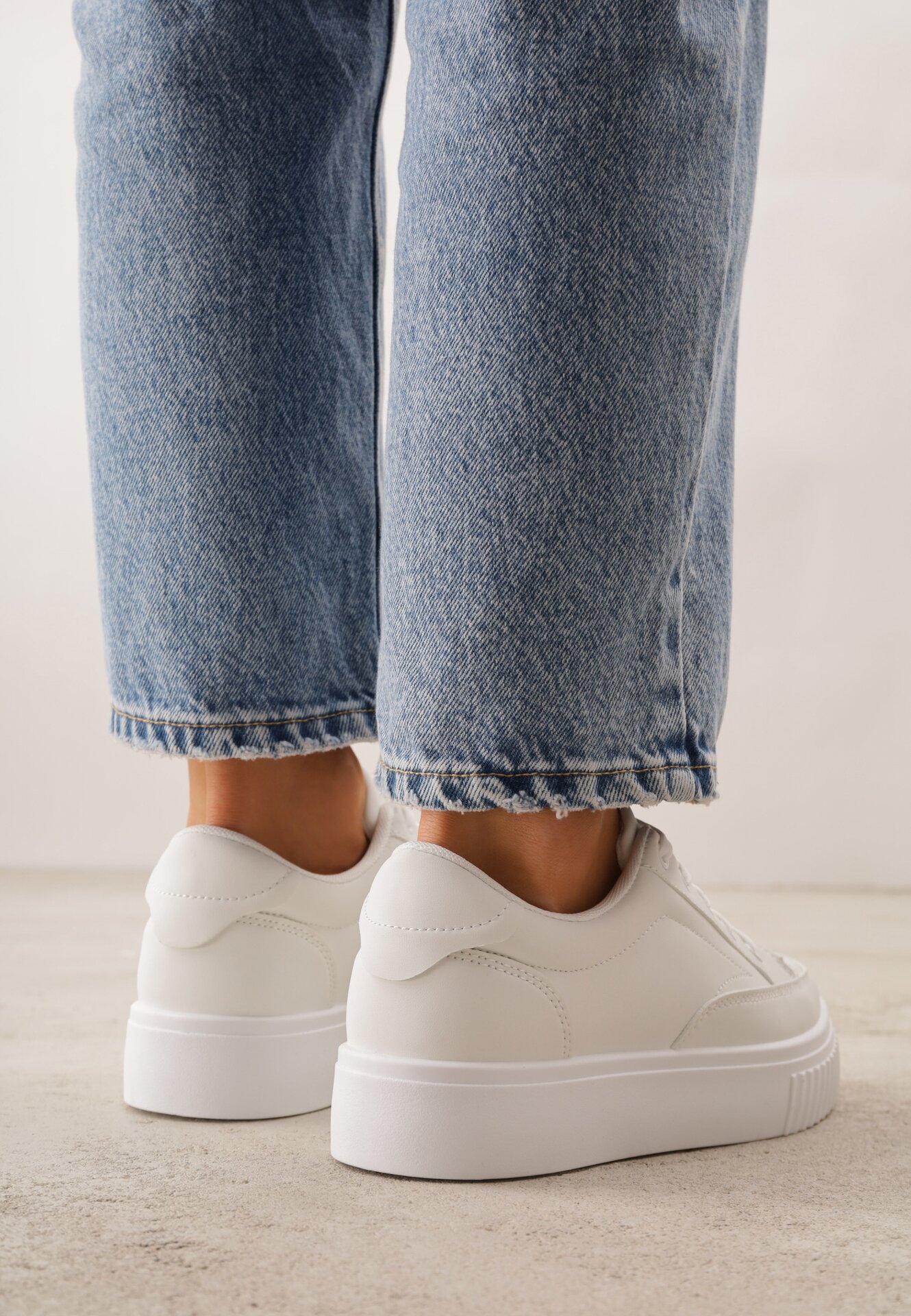 Białe Sneakersy na Grubej Podeszwie z Tłoczeniem Zeanidra