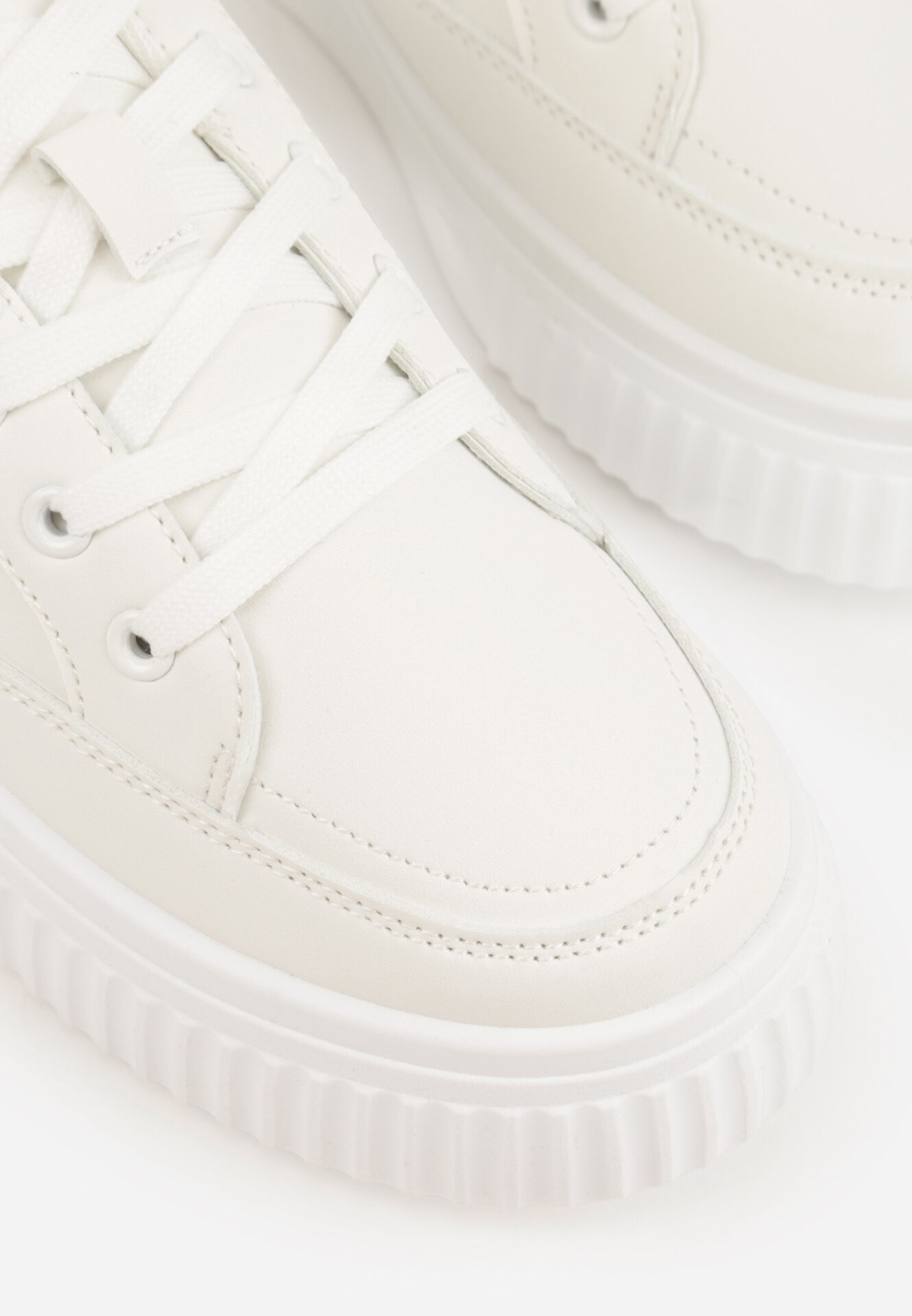 Białe Sneakersy na Grubej Podeszwie z Tłoczeniem Zeanidra