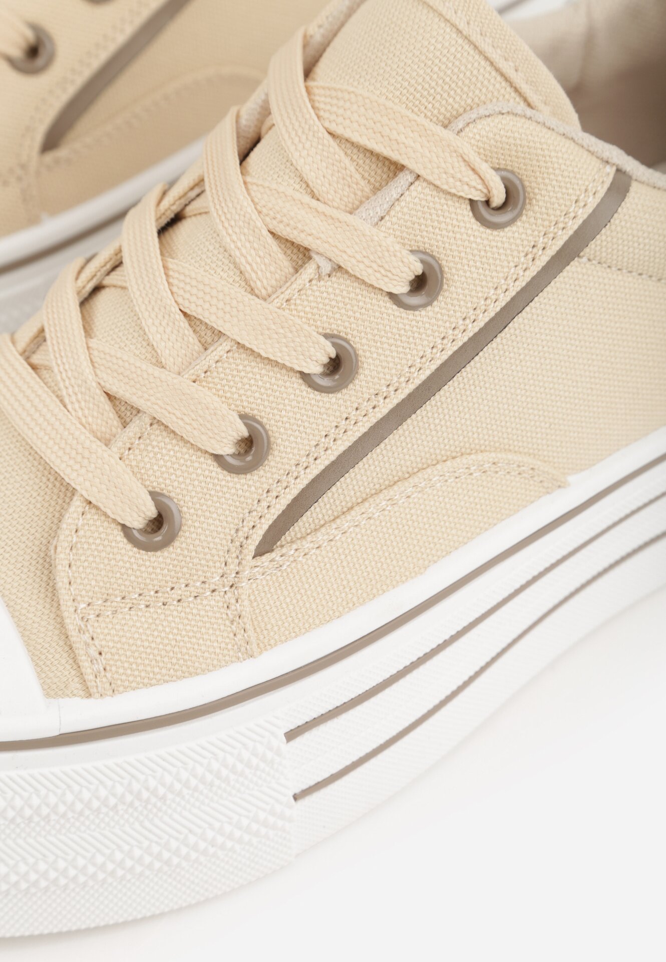 Teniși înalți Bej