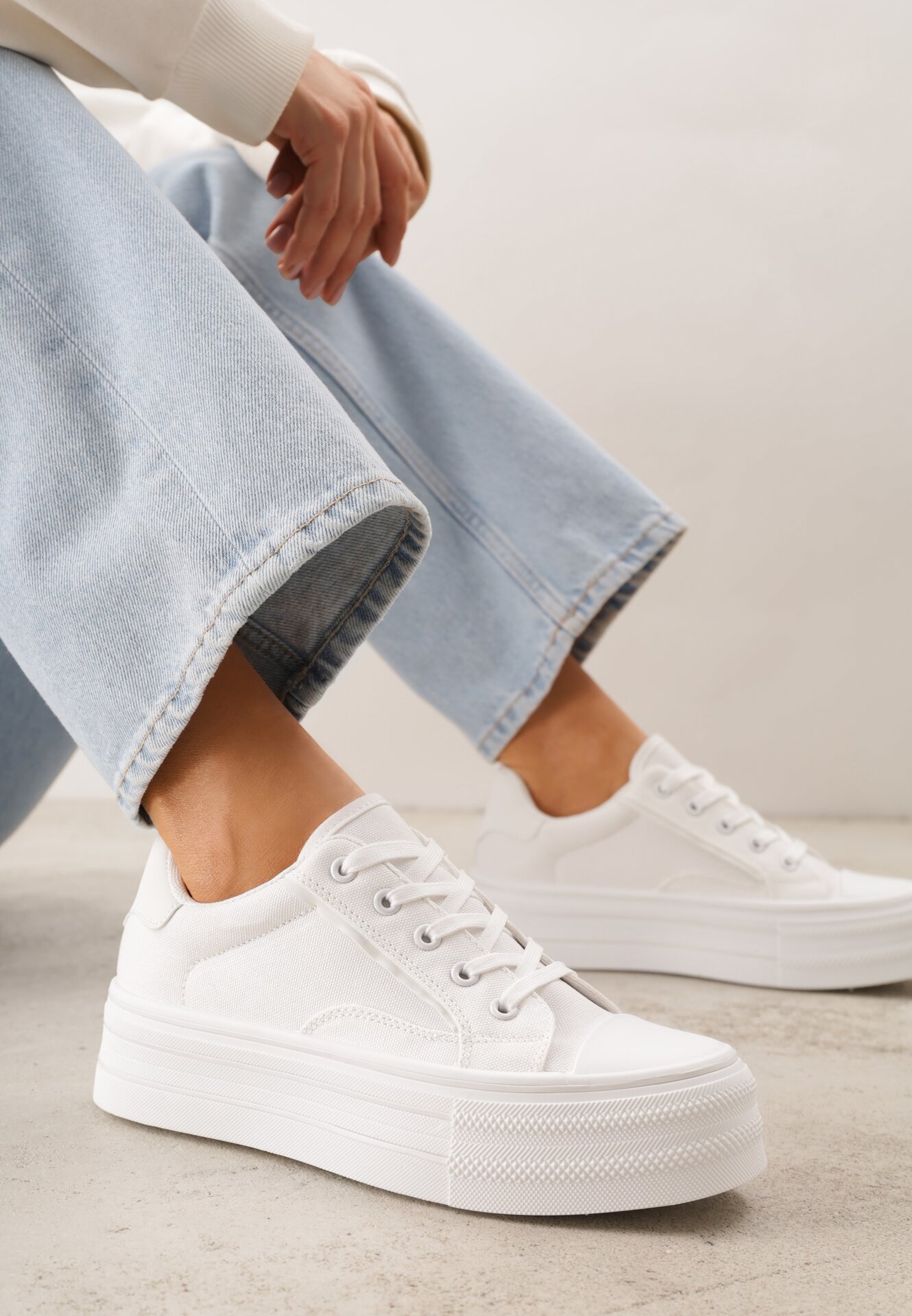 Teniși înalți Albi