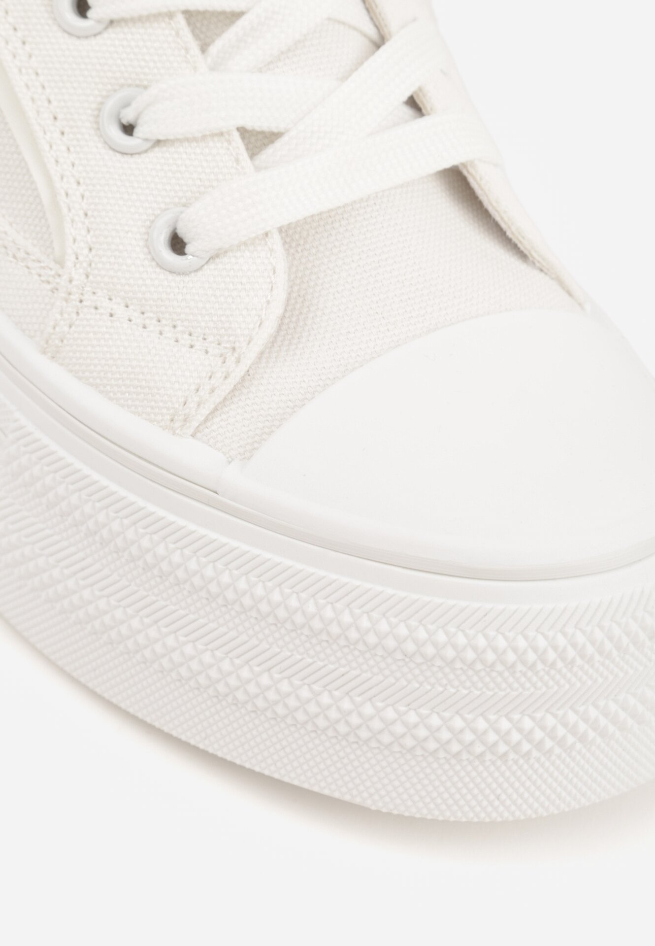 Teniși înalți Albi