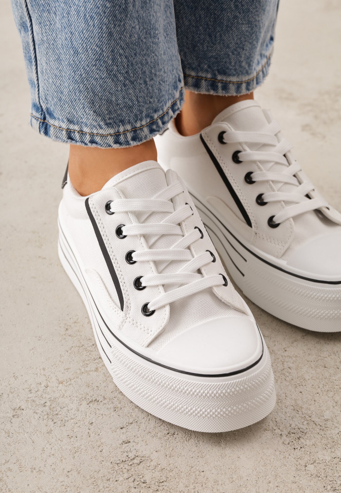 Biało-Czarne Klasyczne Trampki na Grubej Podeszwie Araenes