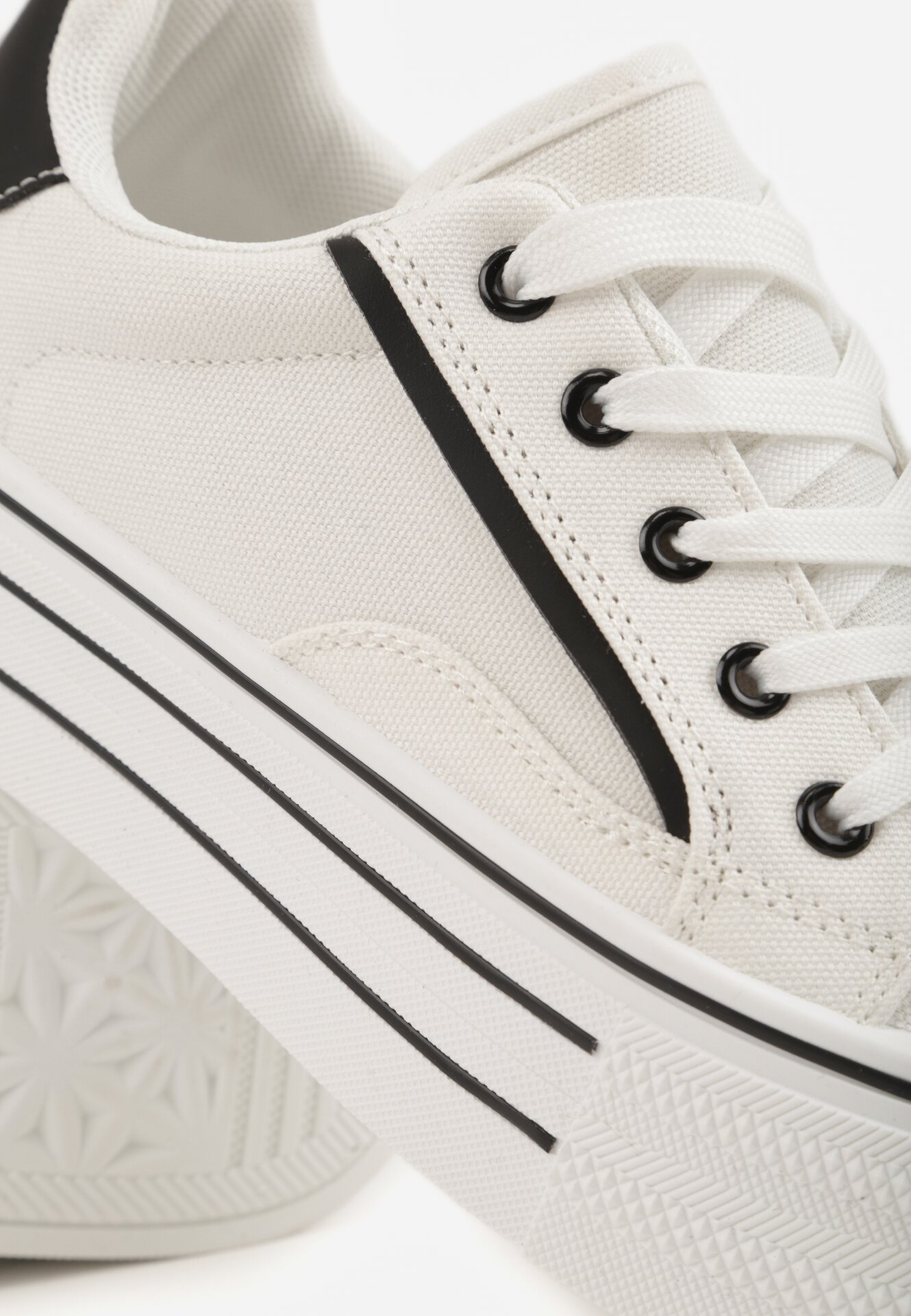 Biało-Czarne Klasyczne Trampki na Grubej Podeszwie Araenes